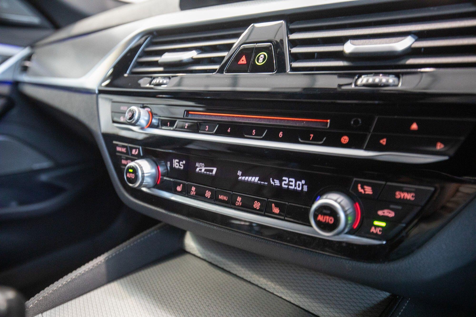 BMW 5 Series view 23