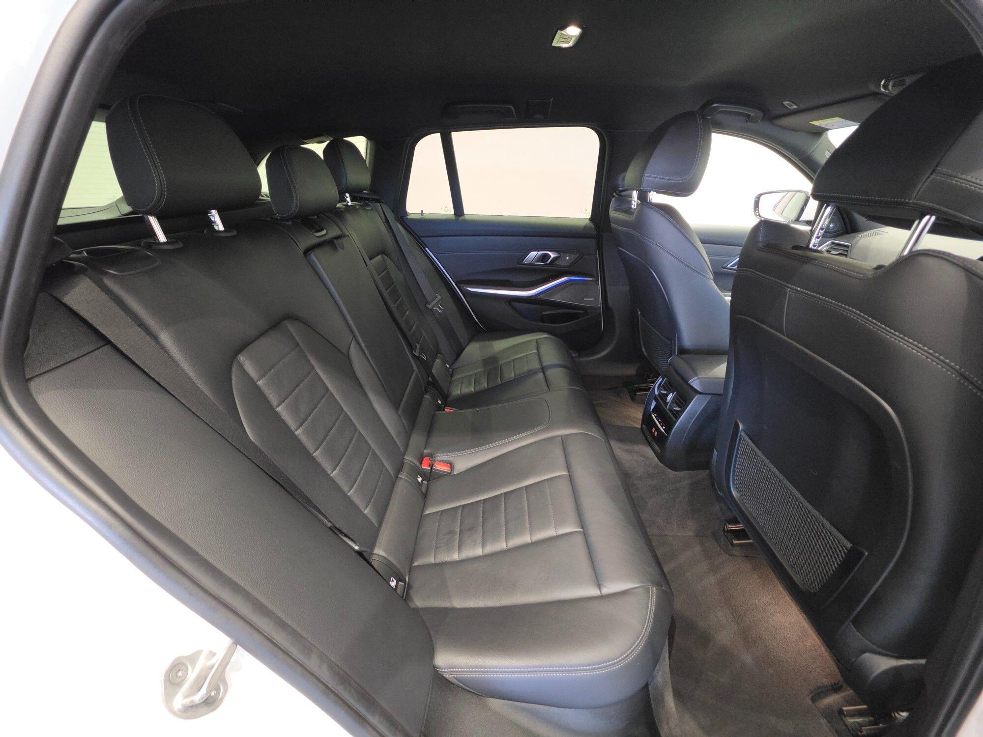 BMW 3 Series view 13