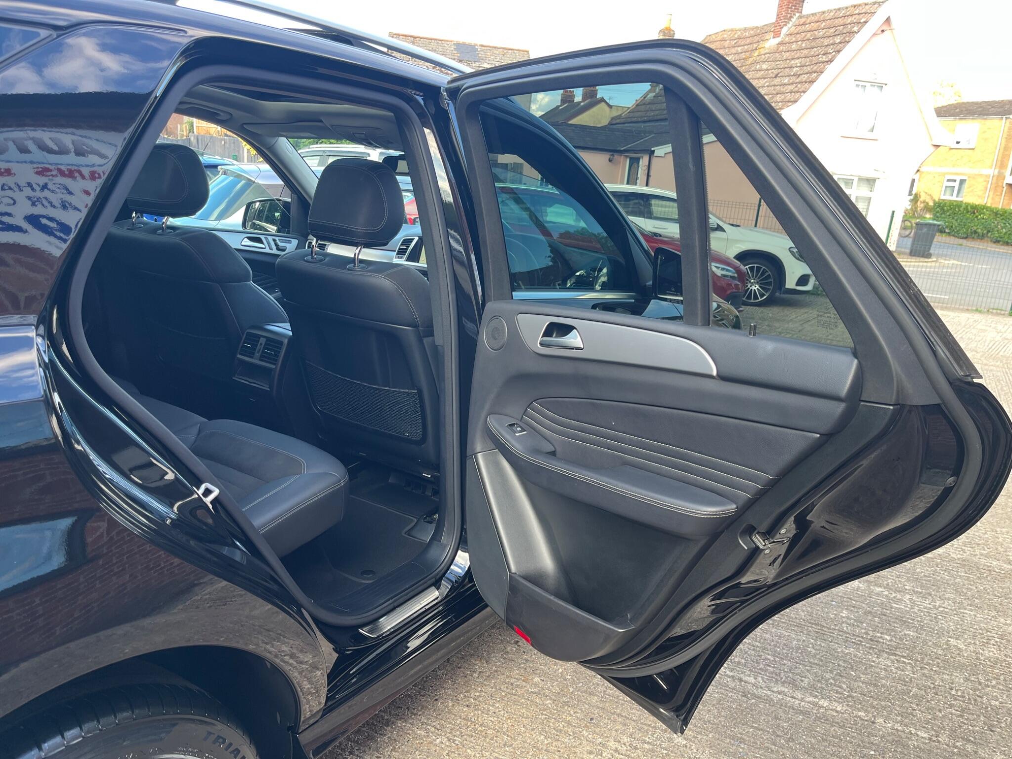 Mercedes-Benz M-Class view 45
