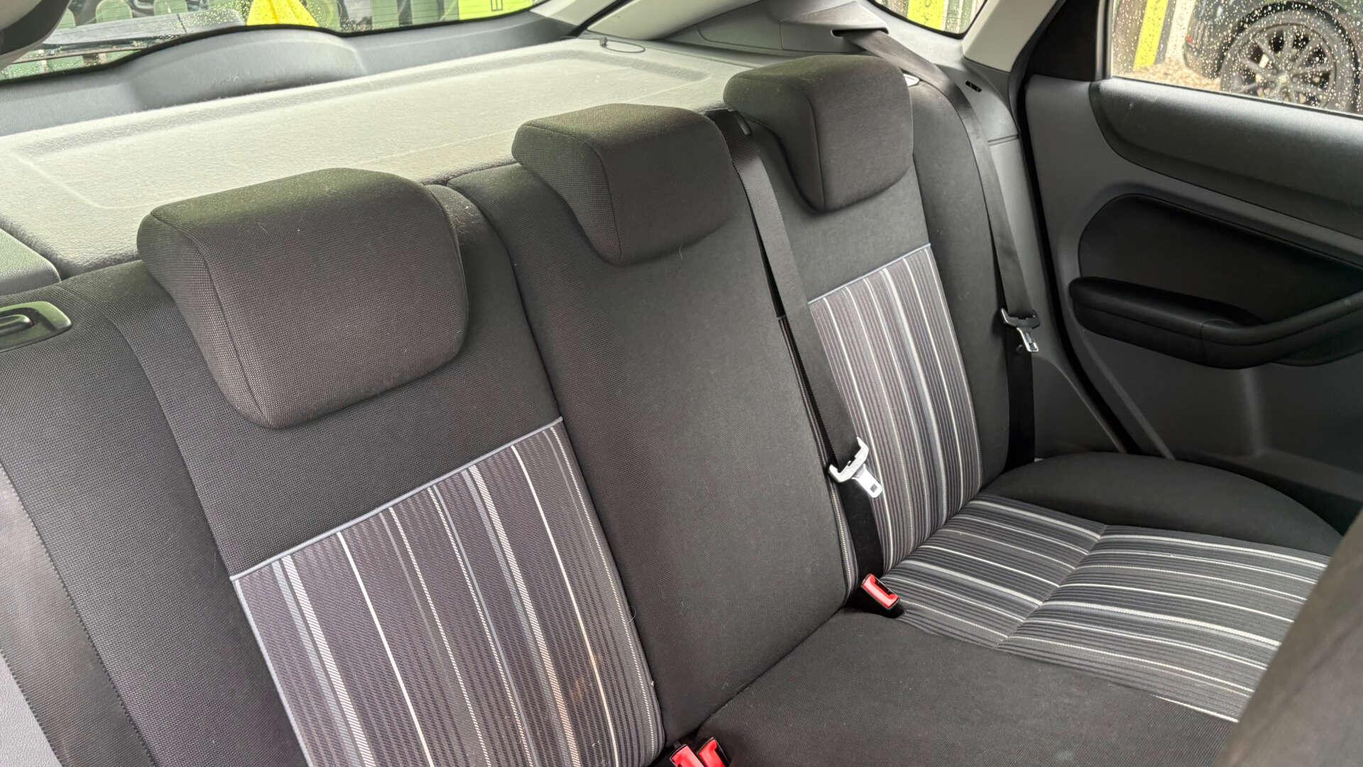 Ford Focus view 10