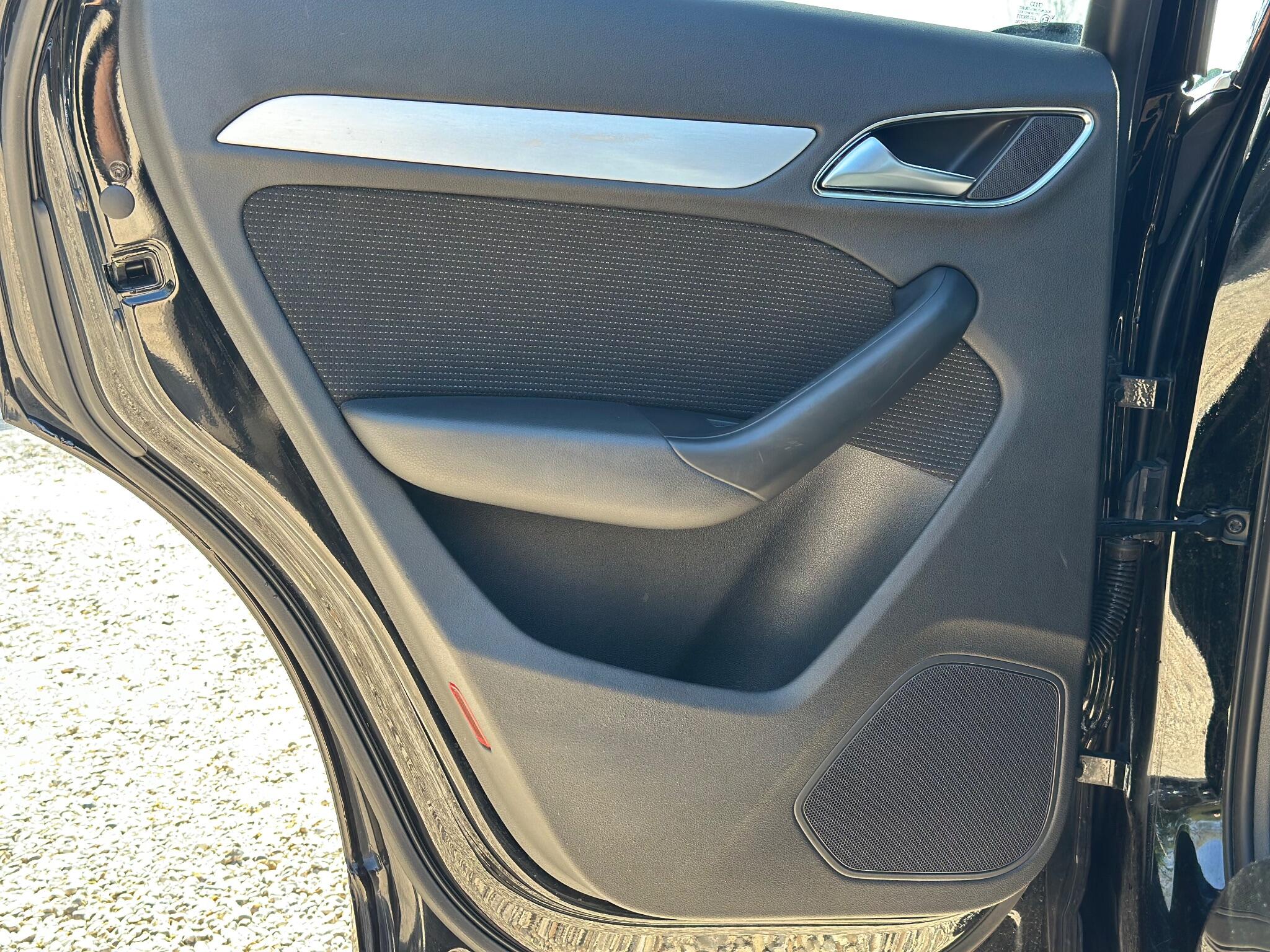 Audi Q3 view 58