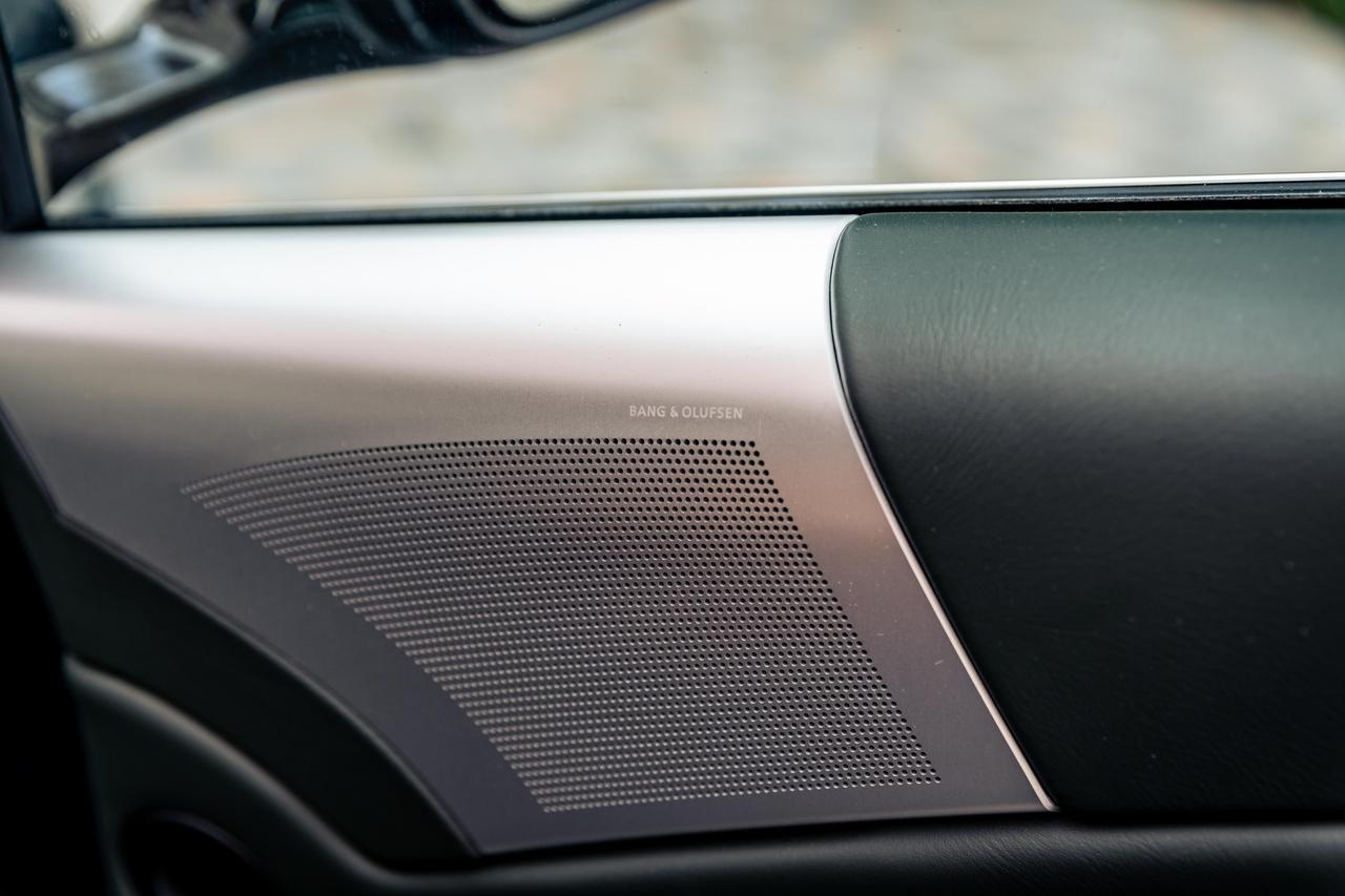 Aston Martin DBS view 25
