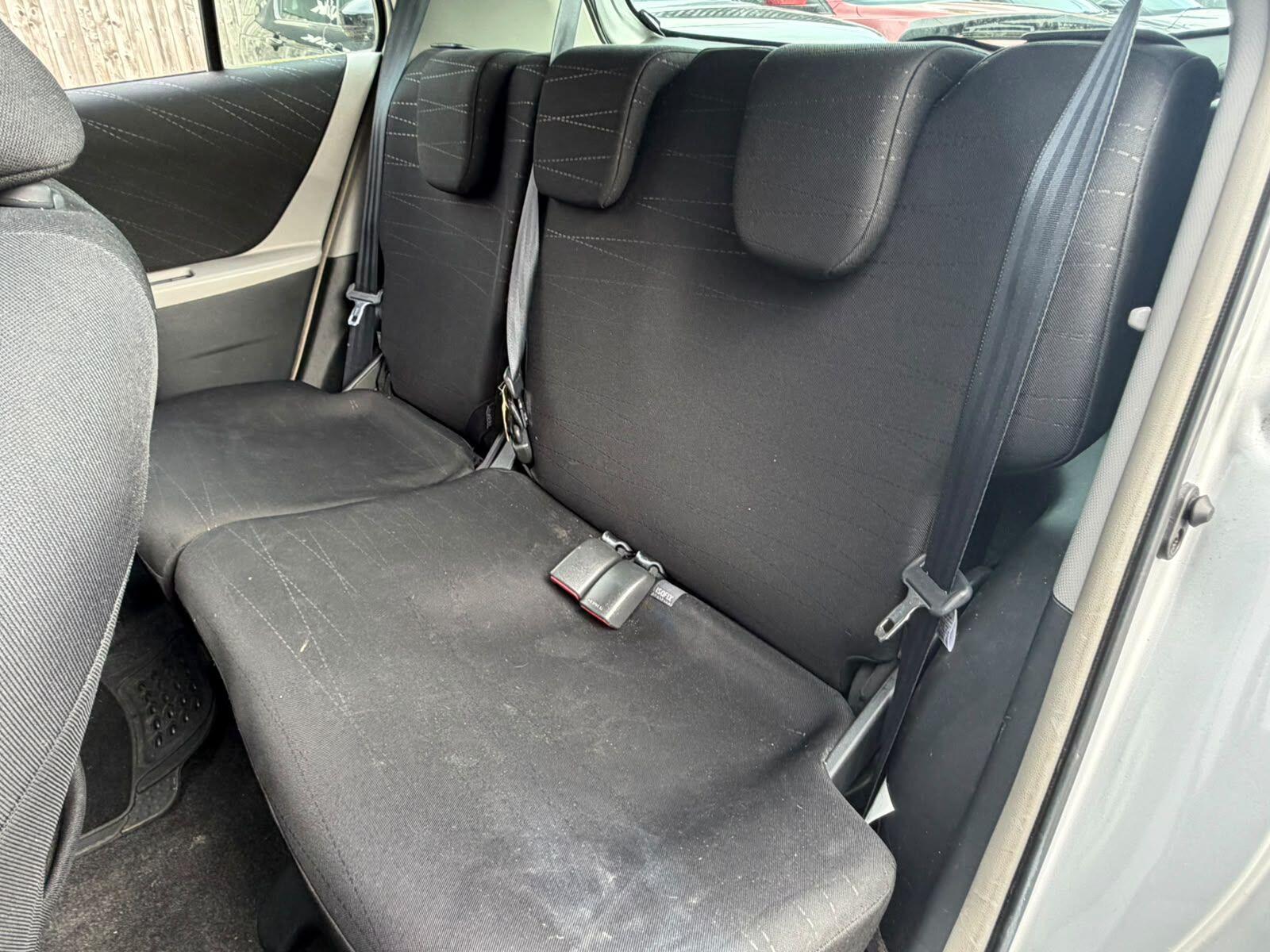 Toyota Yaris view 16