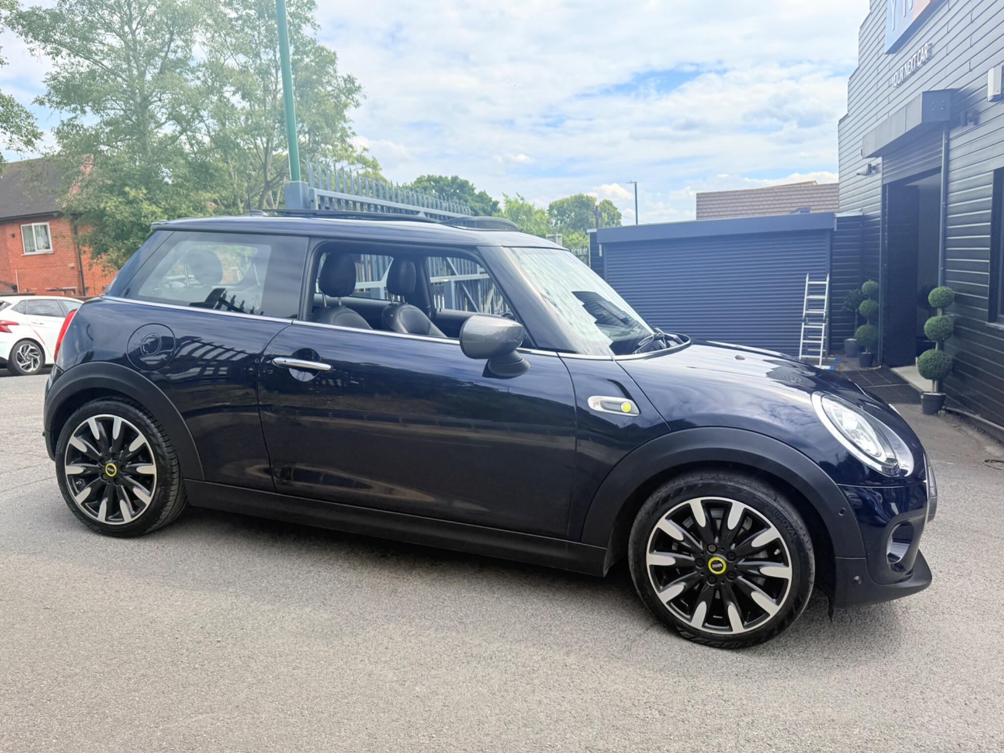 MINI Hatch view 61