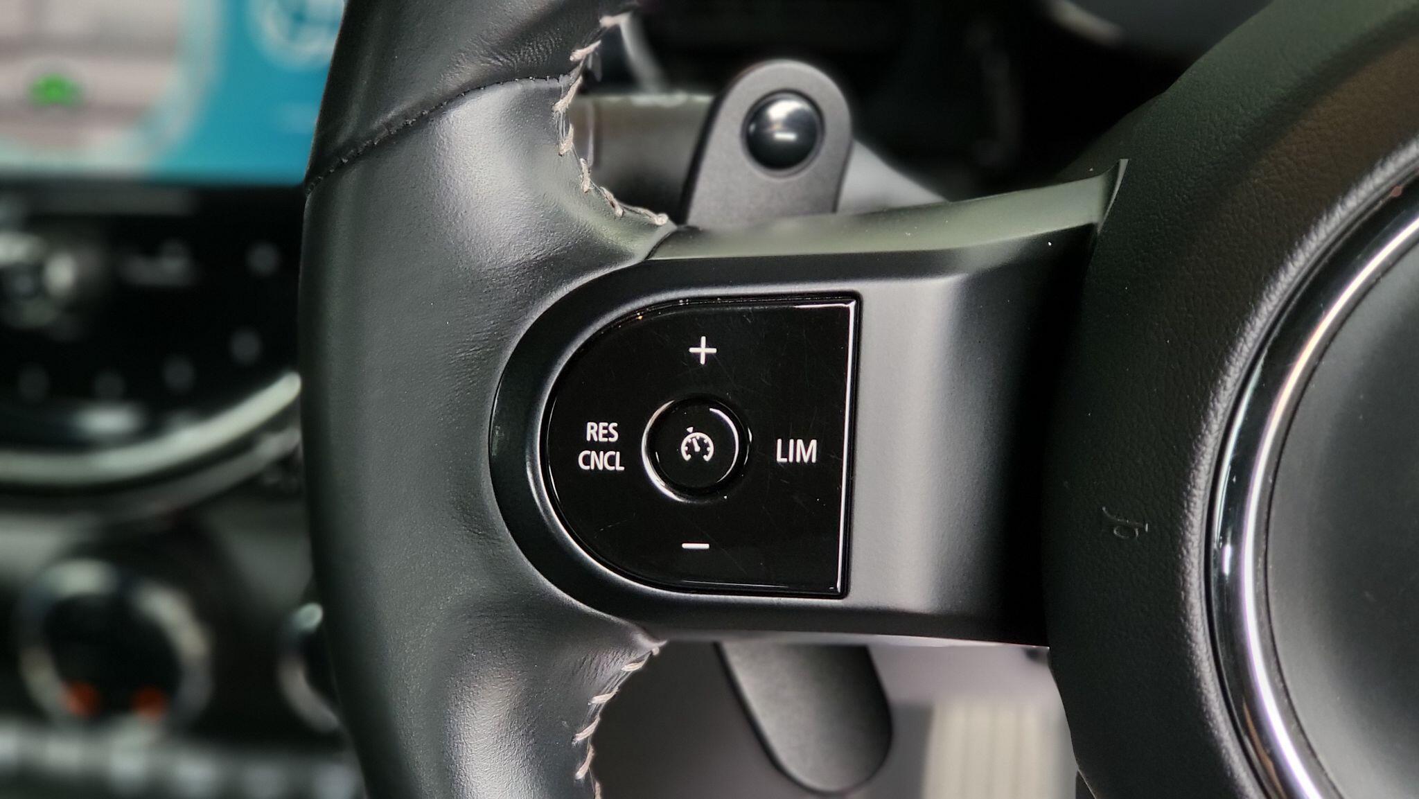 Mini Hatch view 15