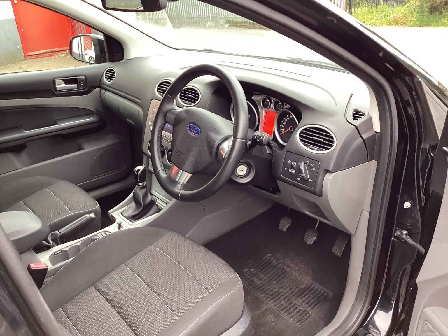 Ford Focus view 11