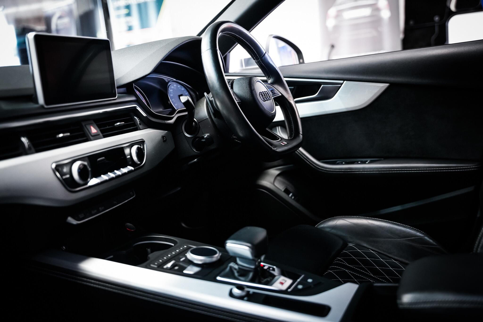 Audi S4 view 3