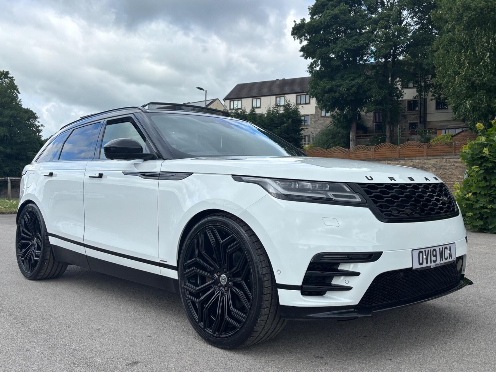 Land Rover Range Rover Velar view 3