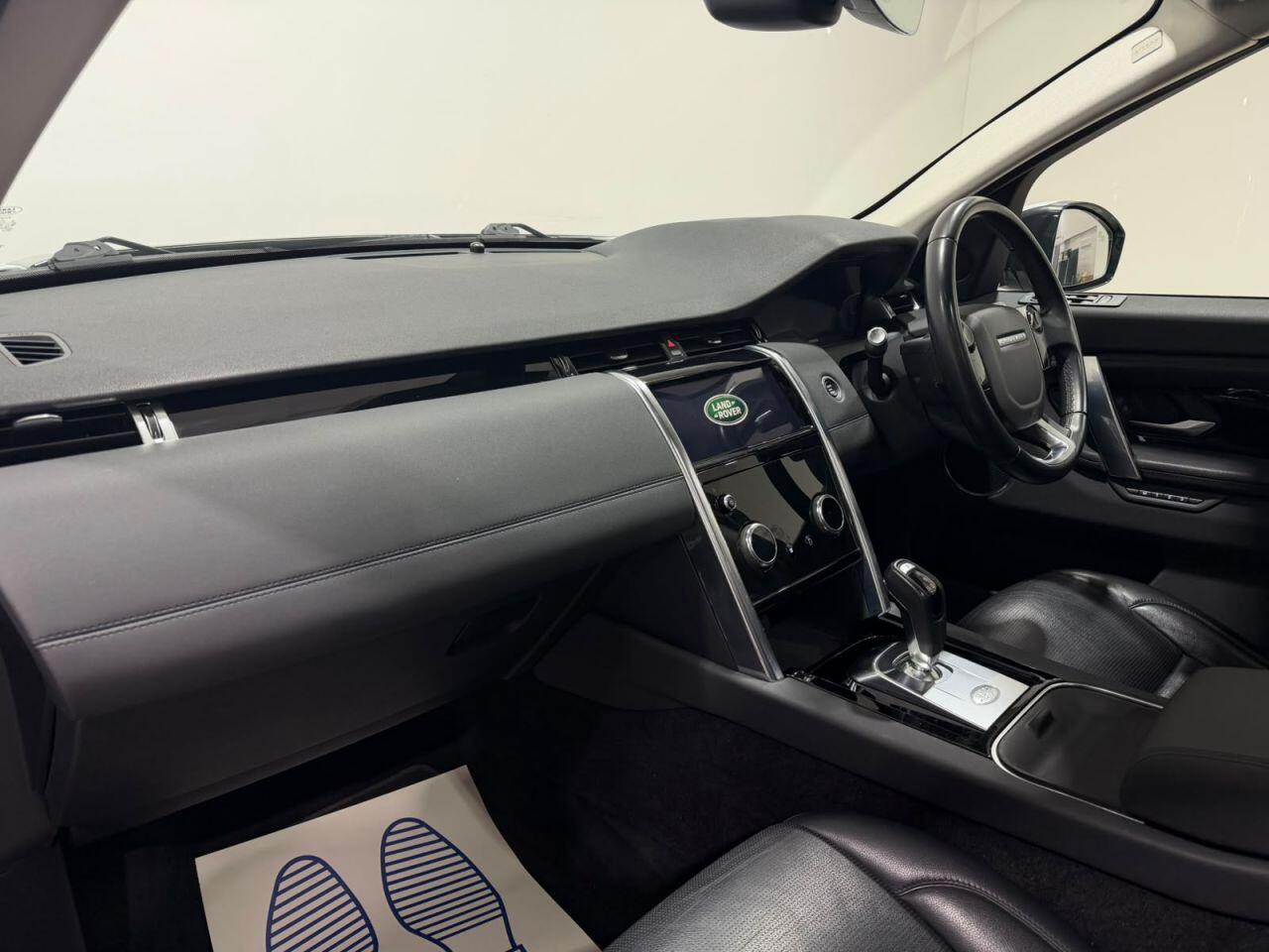 Land Rover Discovery Sport view 15
