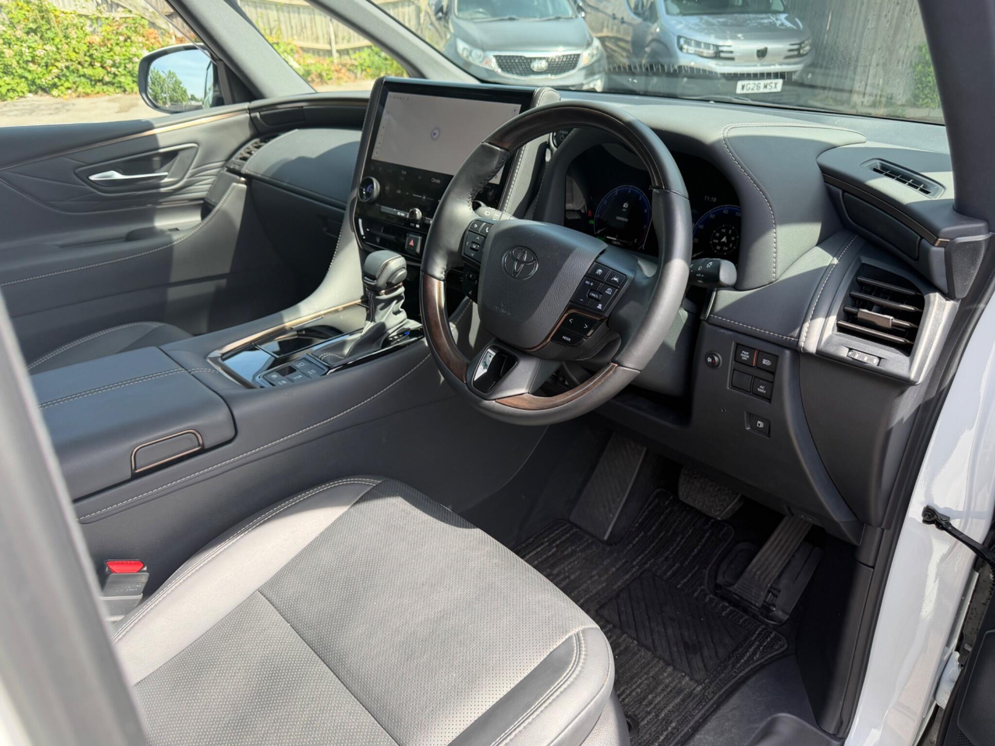Toyota Alphard view 7
