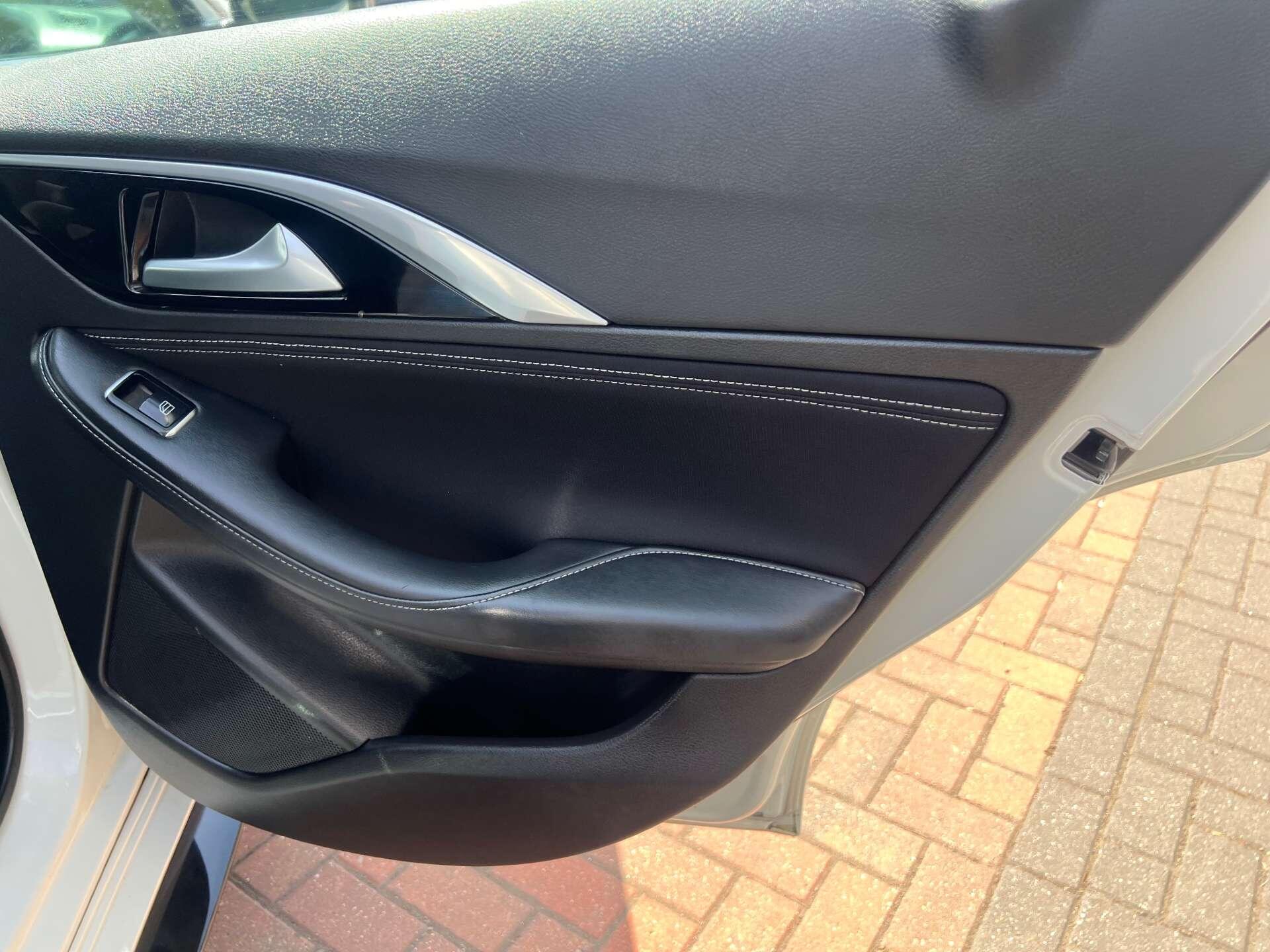 Infiniti Q30 view 48