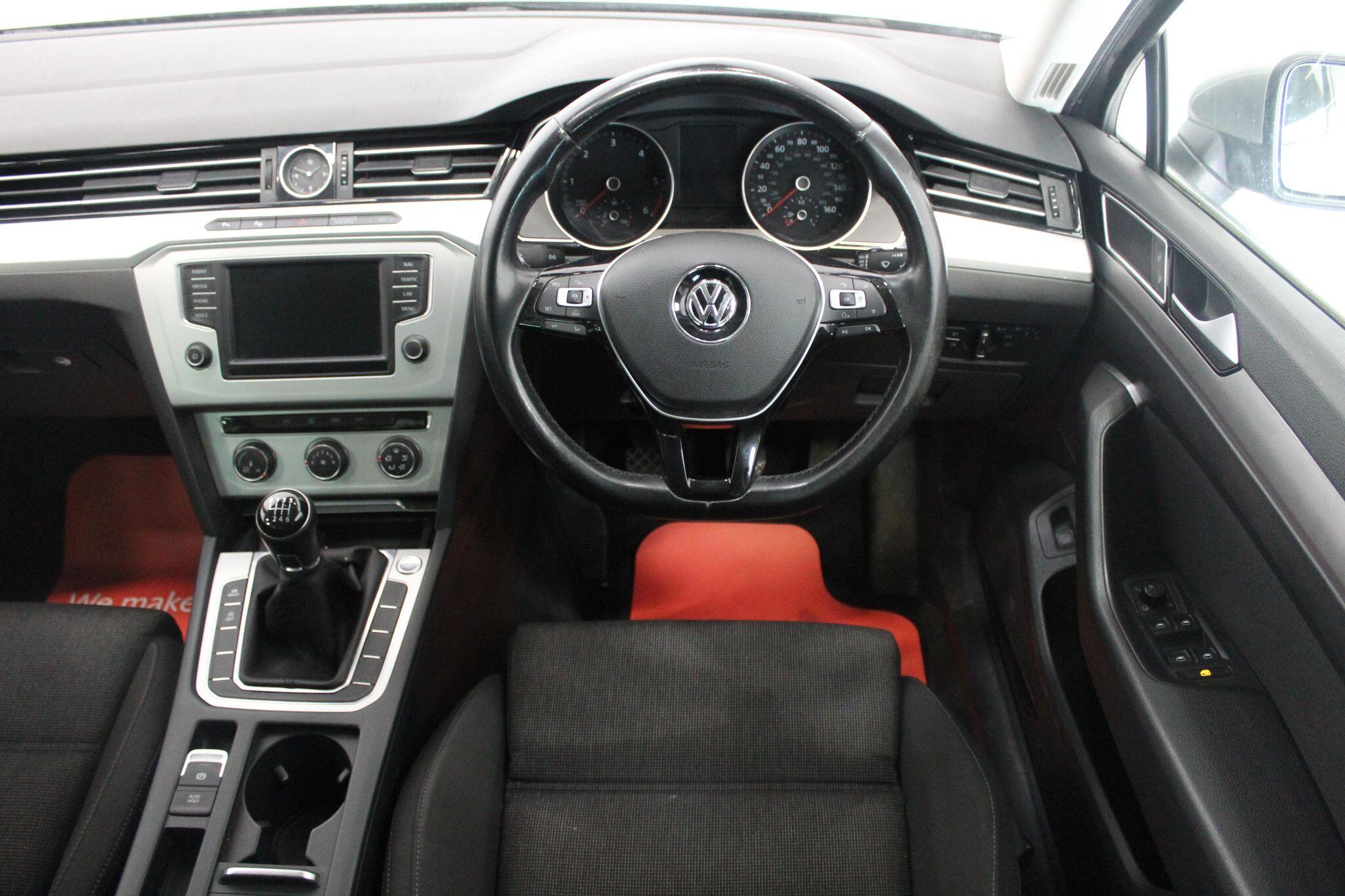 Volkswagen Passat view 42
