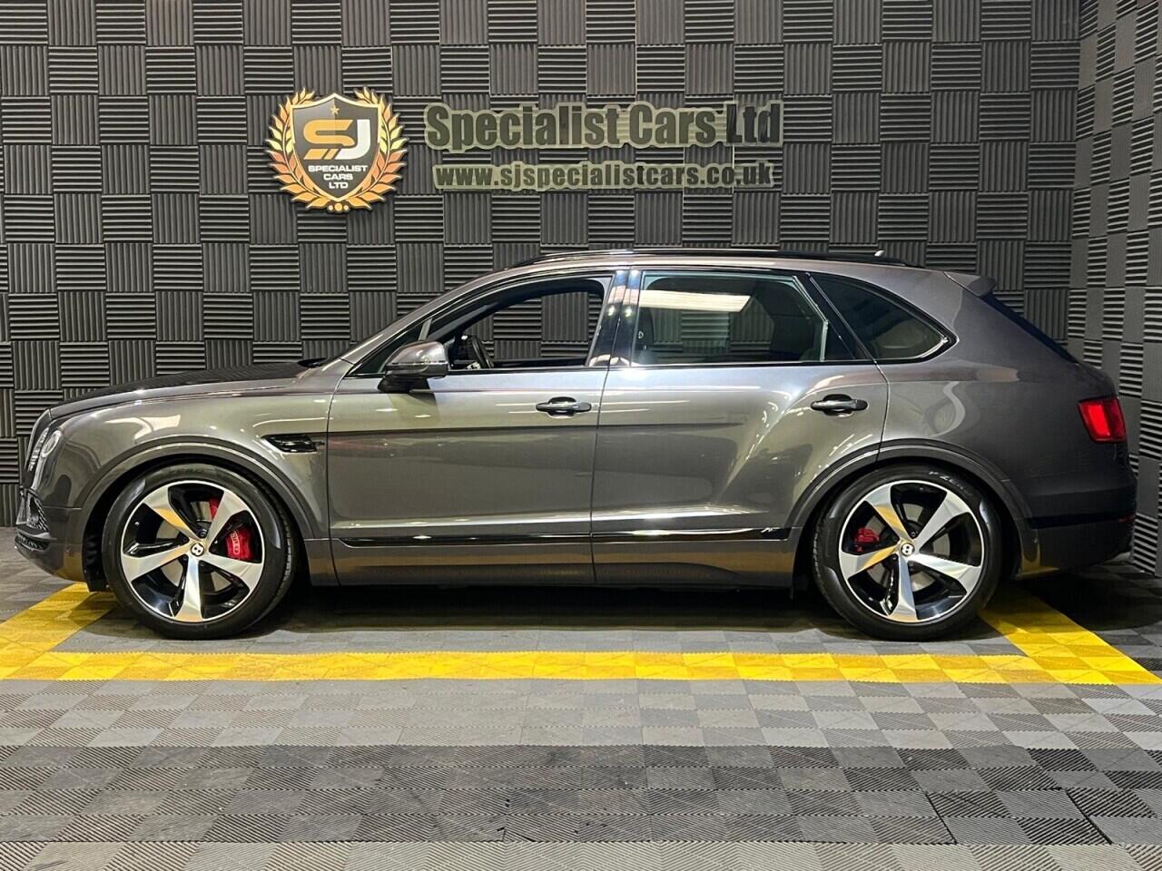 Bentley Bentayga view 22