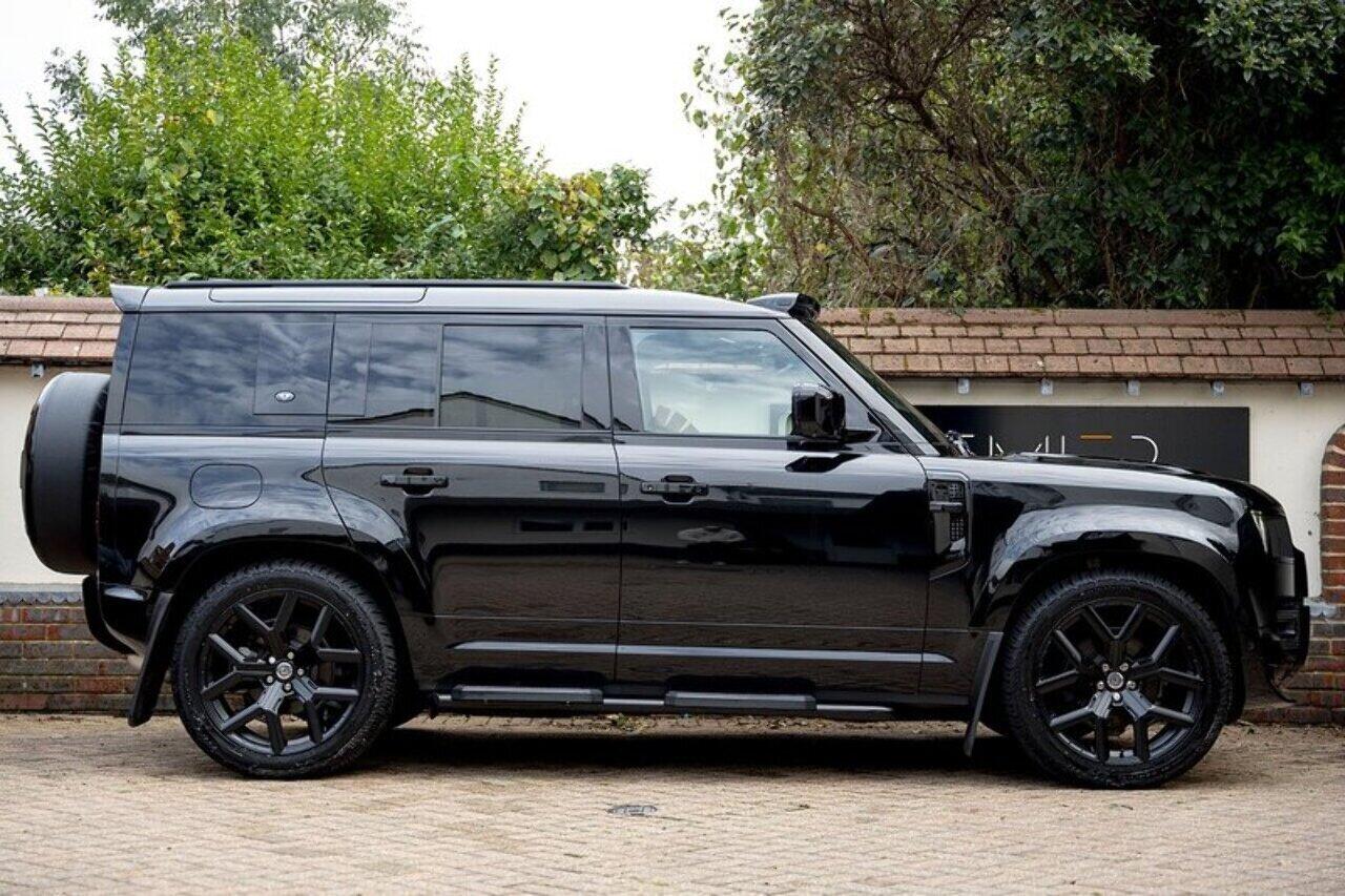 Land Rover Defender view 3