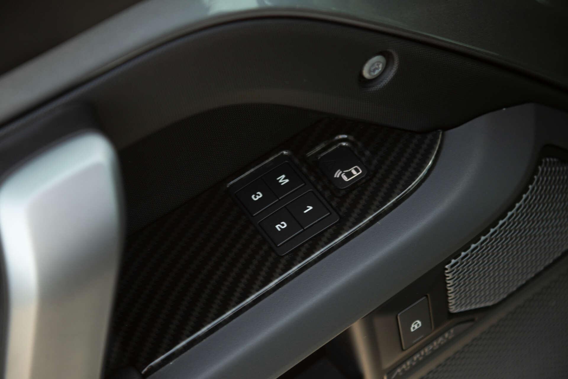 Land Rover Defender view 41