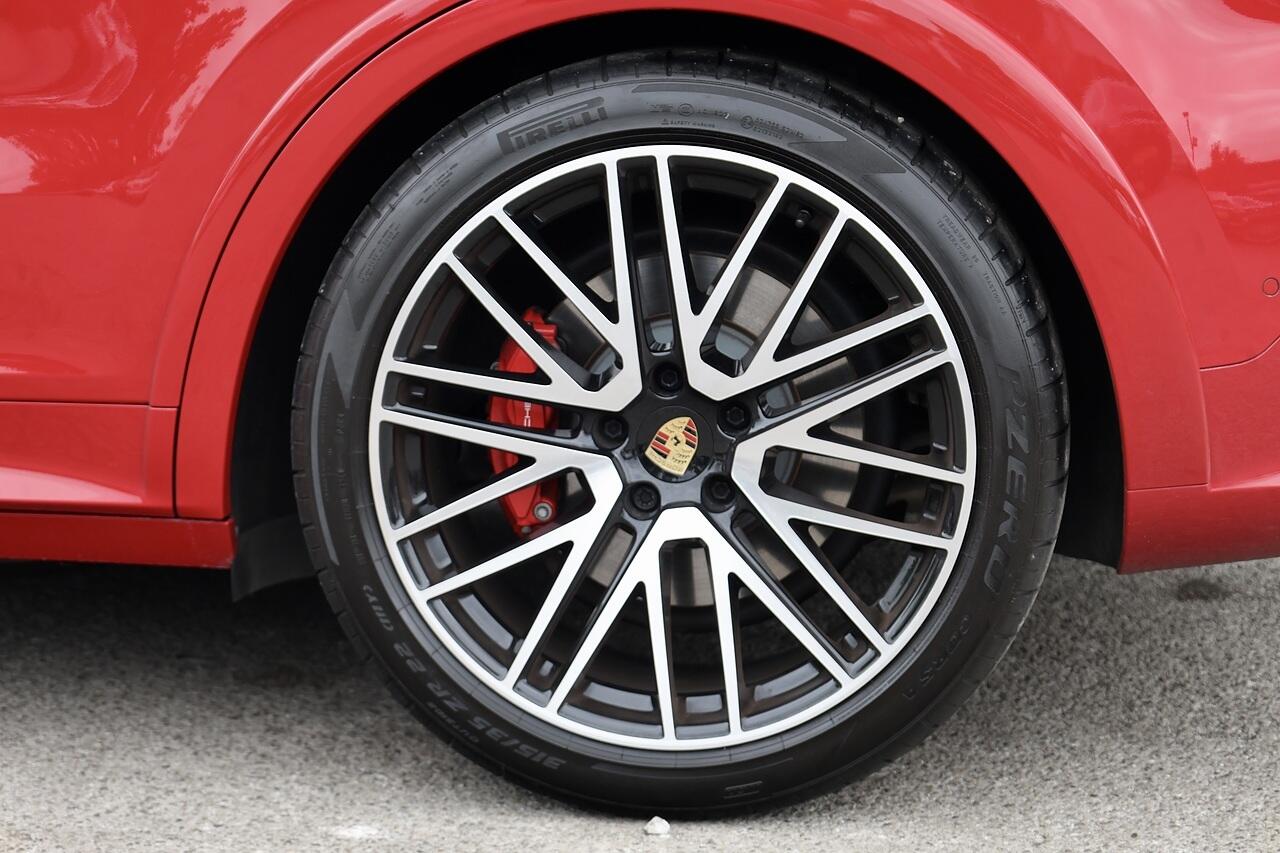 Porsche Cayenne view 41