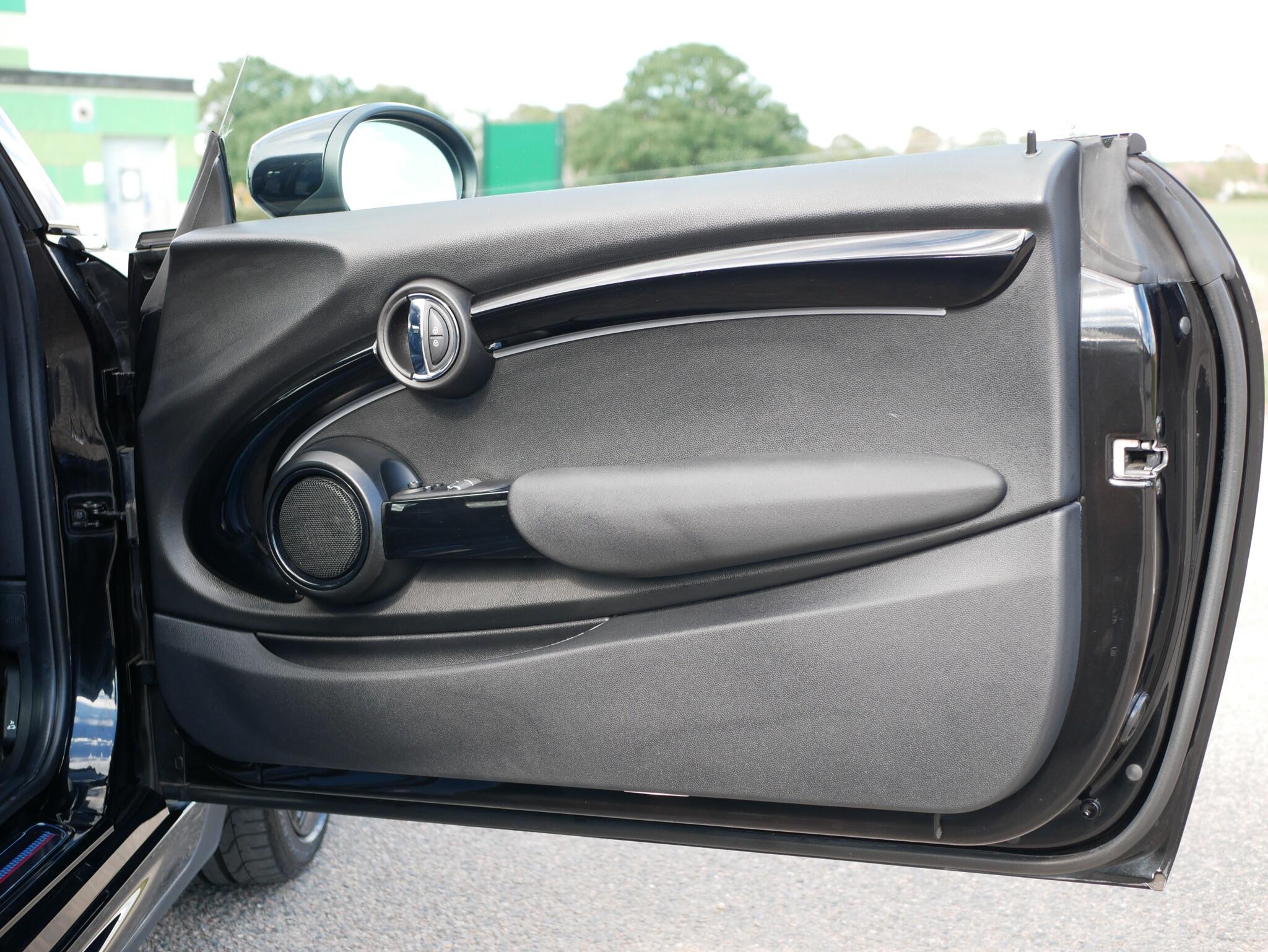 Mini Hatch view 13