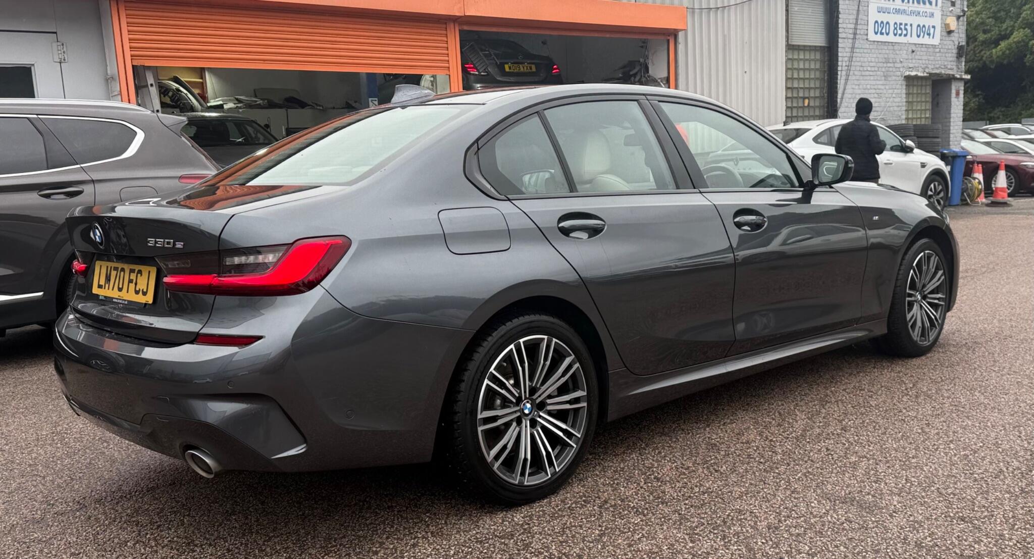 BMW 3 Series view 10