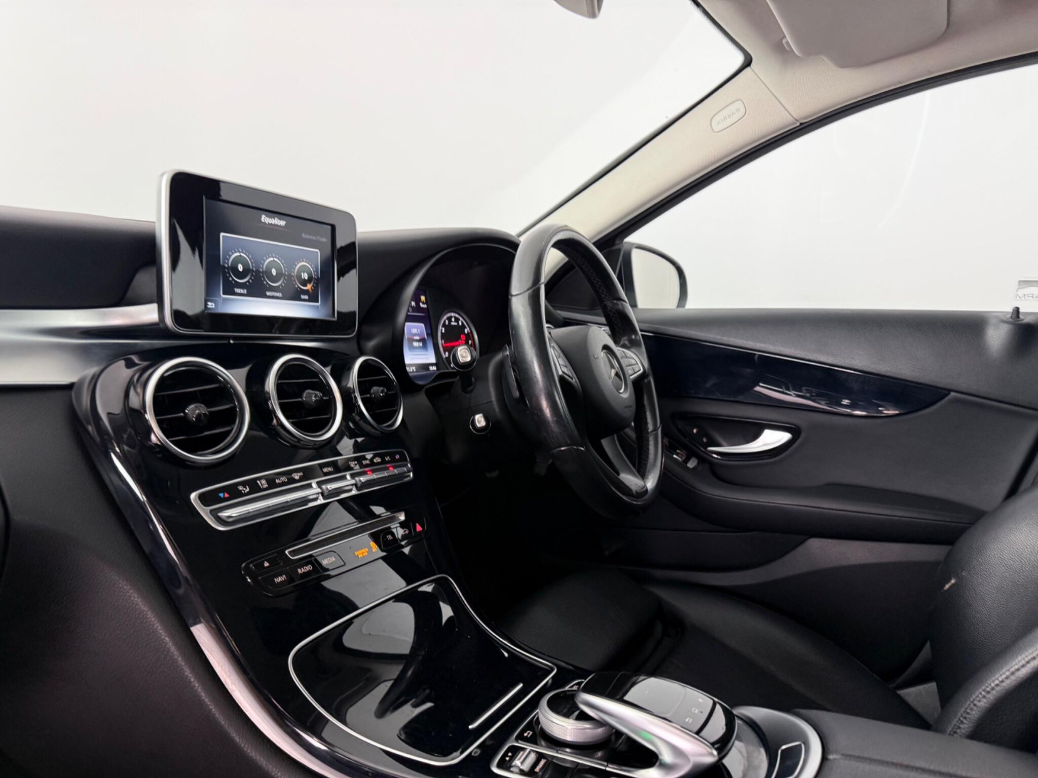 Mercedes-Benz C-Class view 4