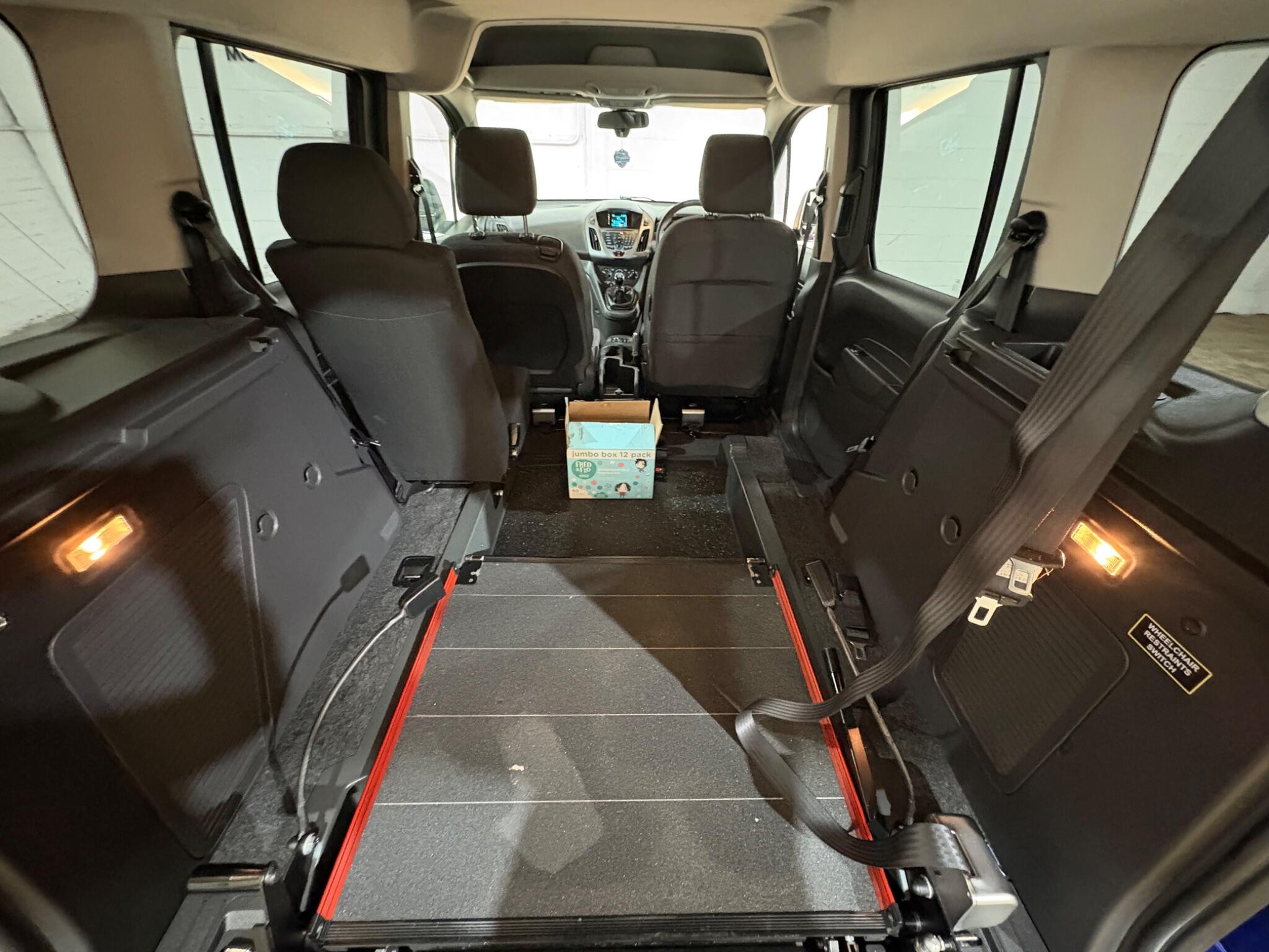 Ford Tourneo Connect view 52