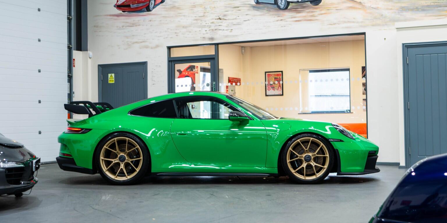 Porsche 911 view 12