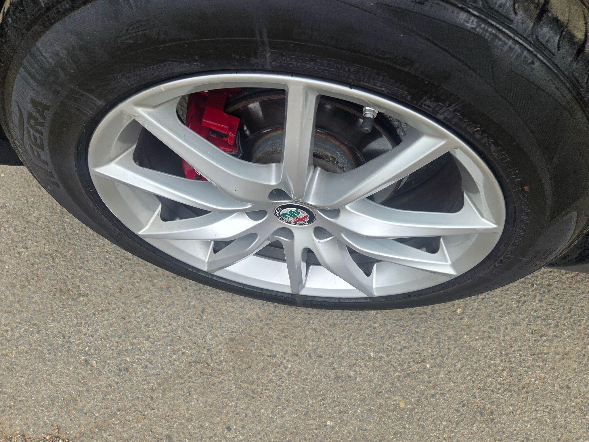 Alfa Romeo Stelvio view 28