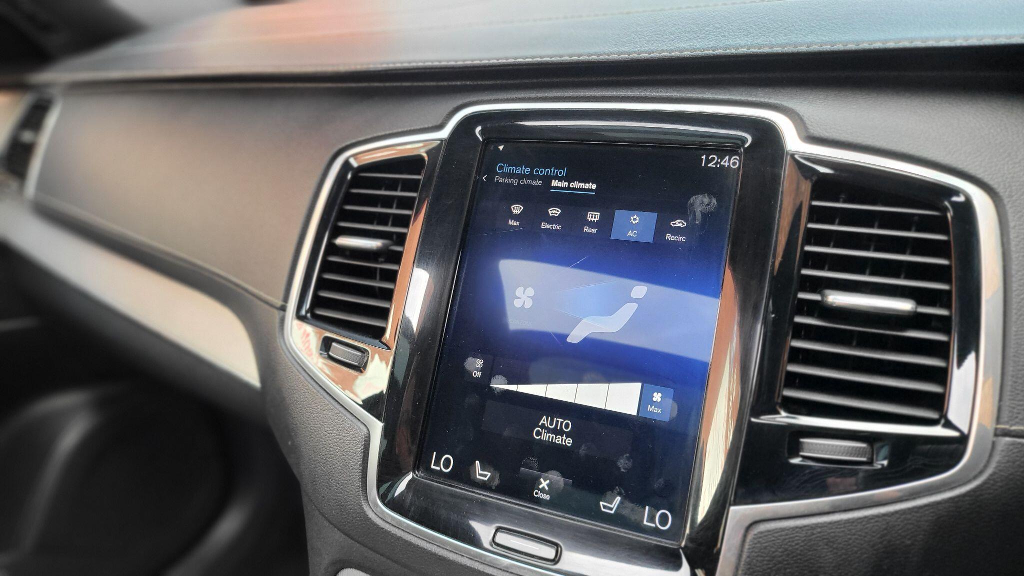 Volvo XC90 view 30