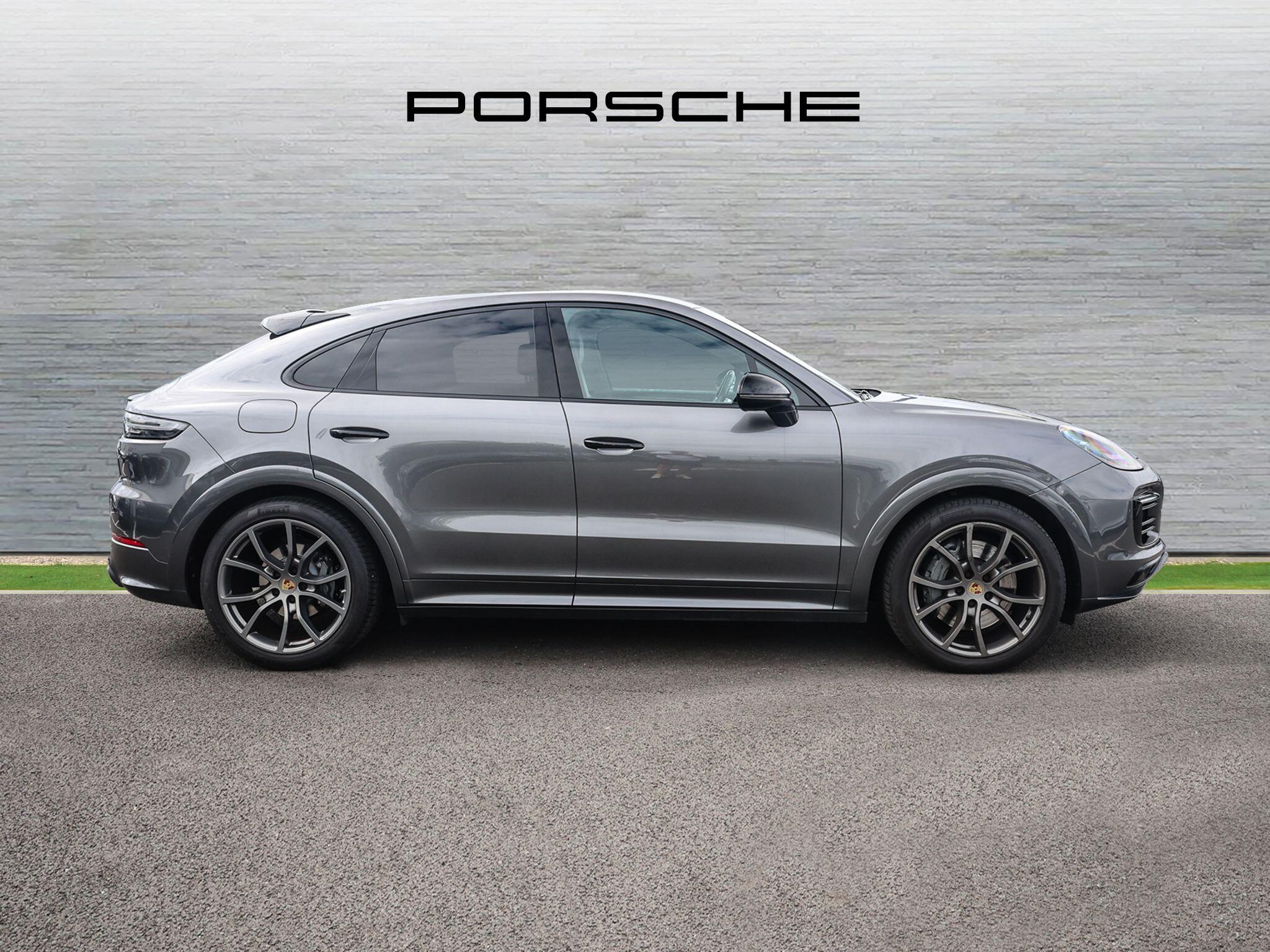 Porsche Cayenne view 37