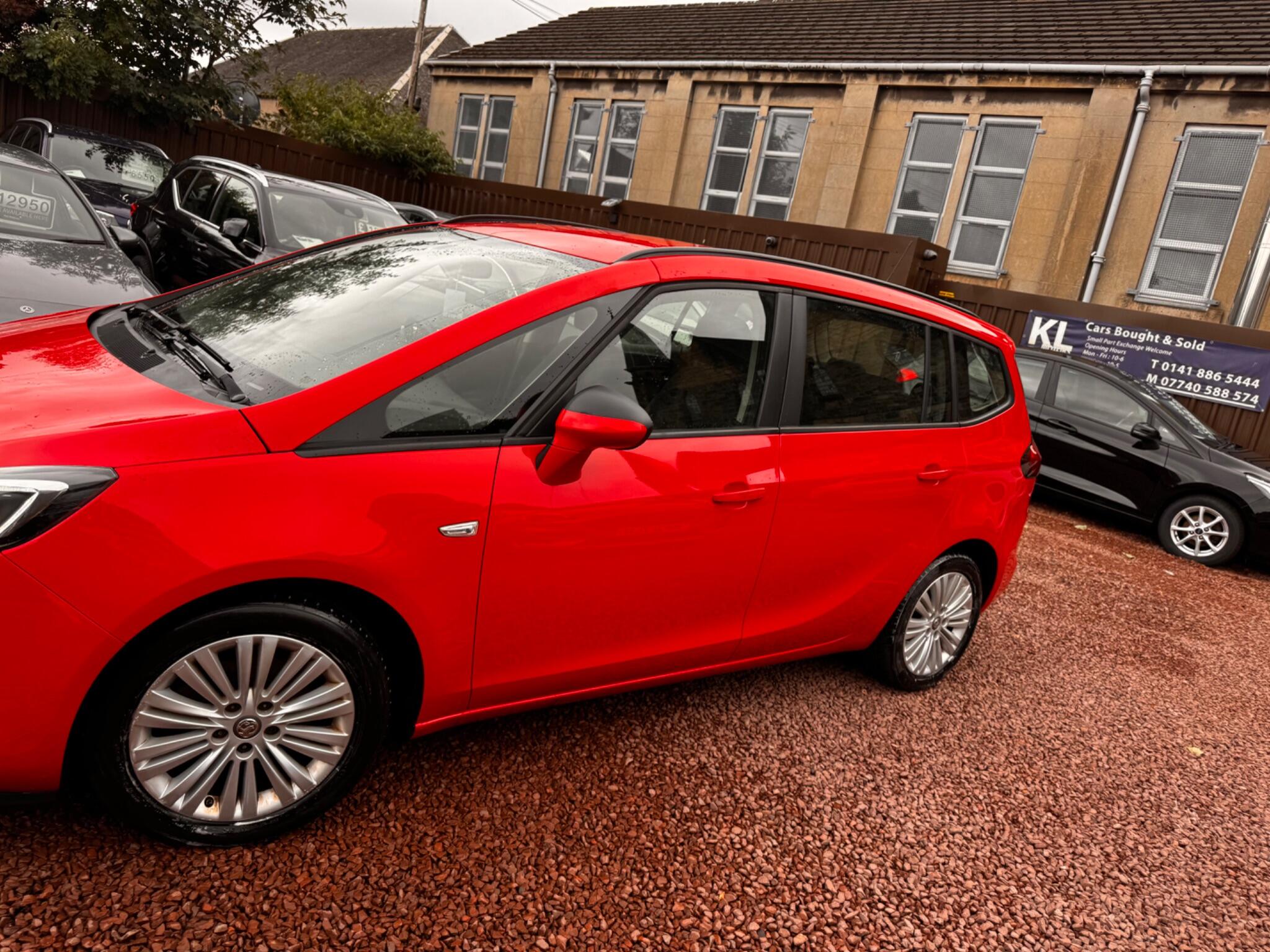 Vauxhall Zafira Tourer view 4