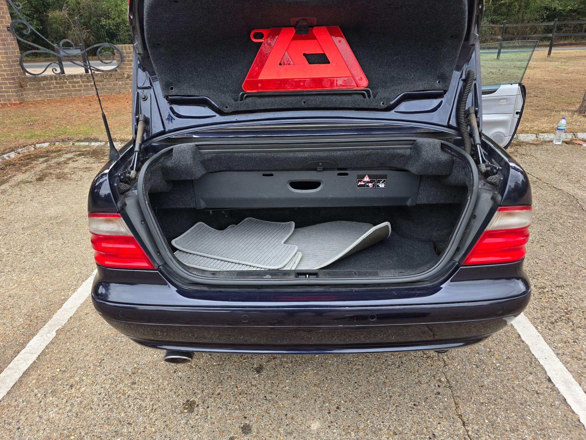 Mercedes-Benz CLK view 10