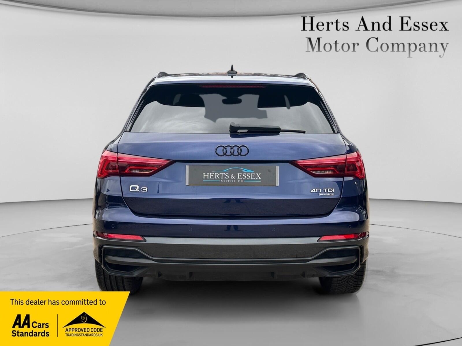 Audi Q3 view 6