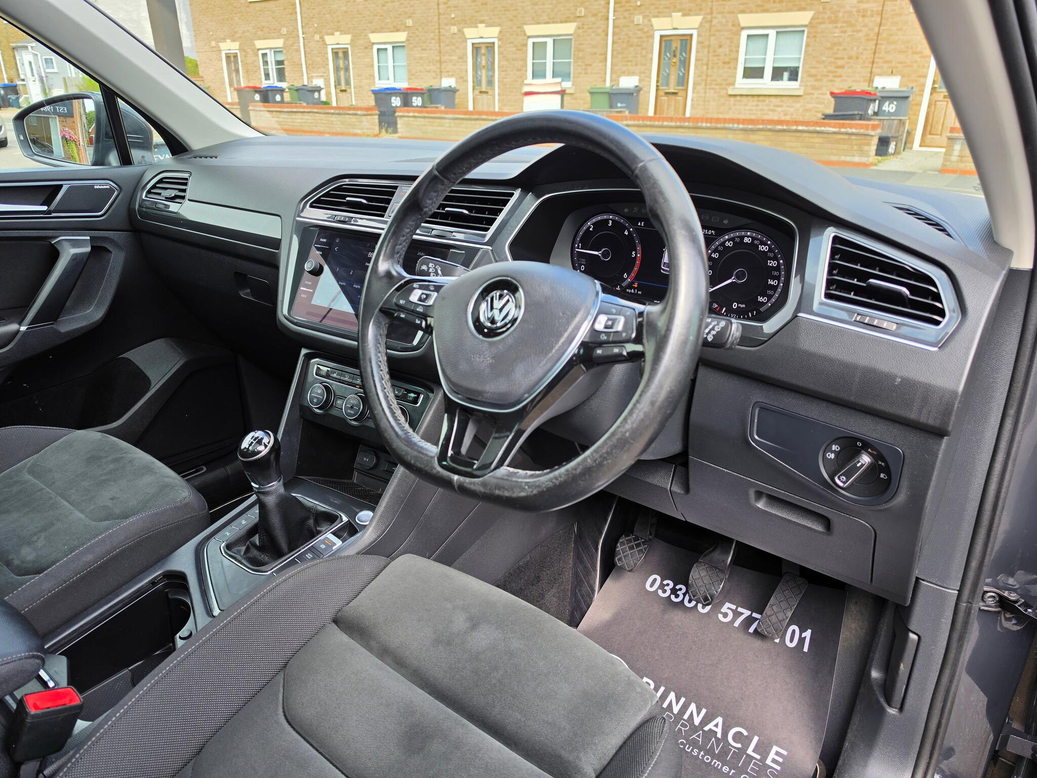 Volkswagen Tiguan view 17