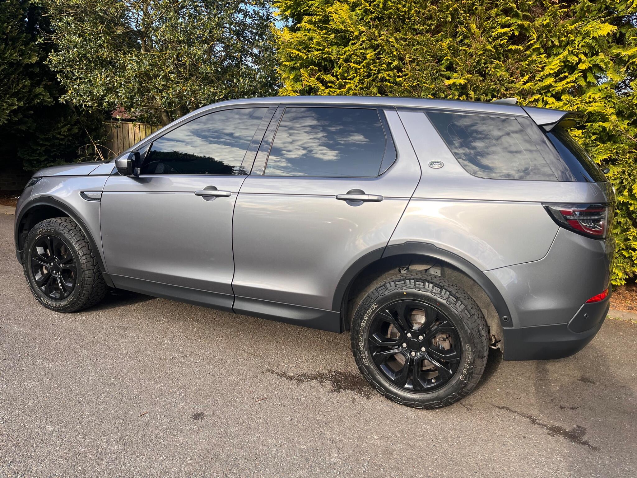 Land Rover Discovery Sport view 9