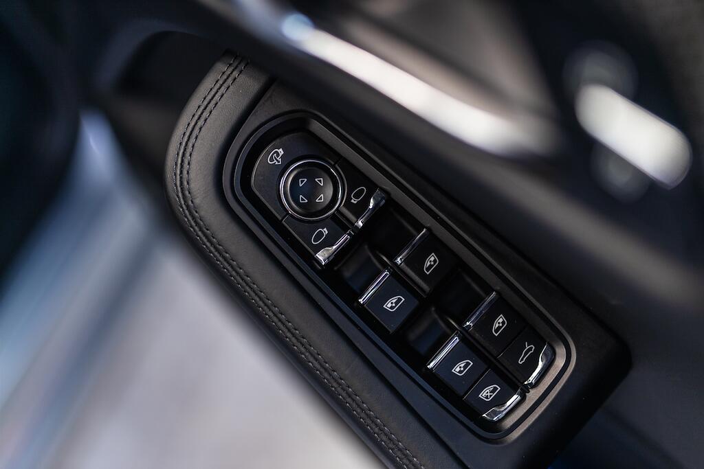 Porsche Macan view 21