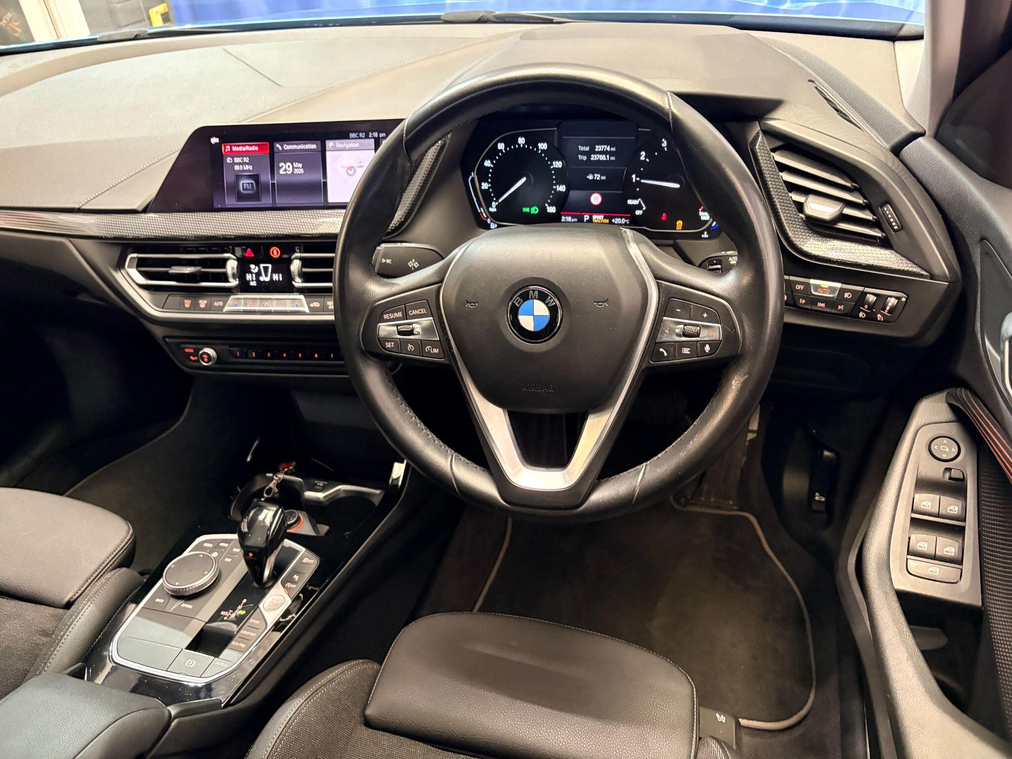 BMW 1 Series view 17