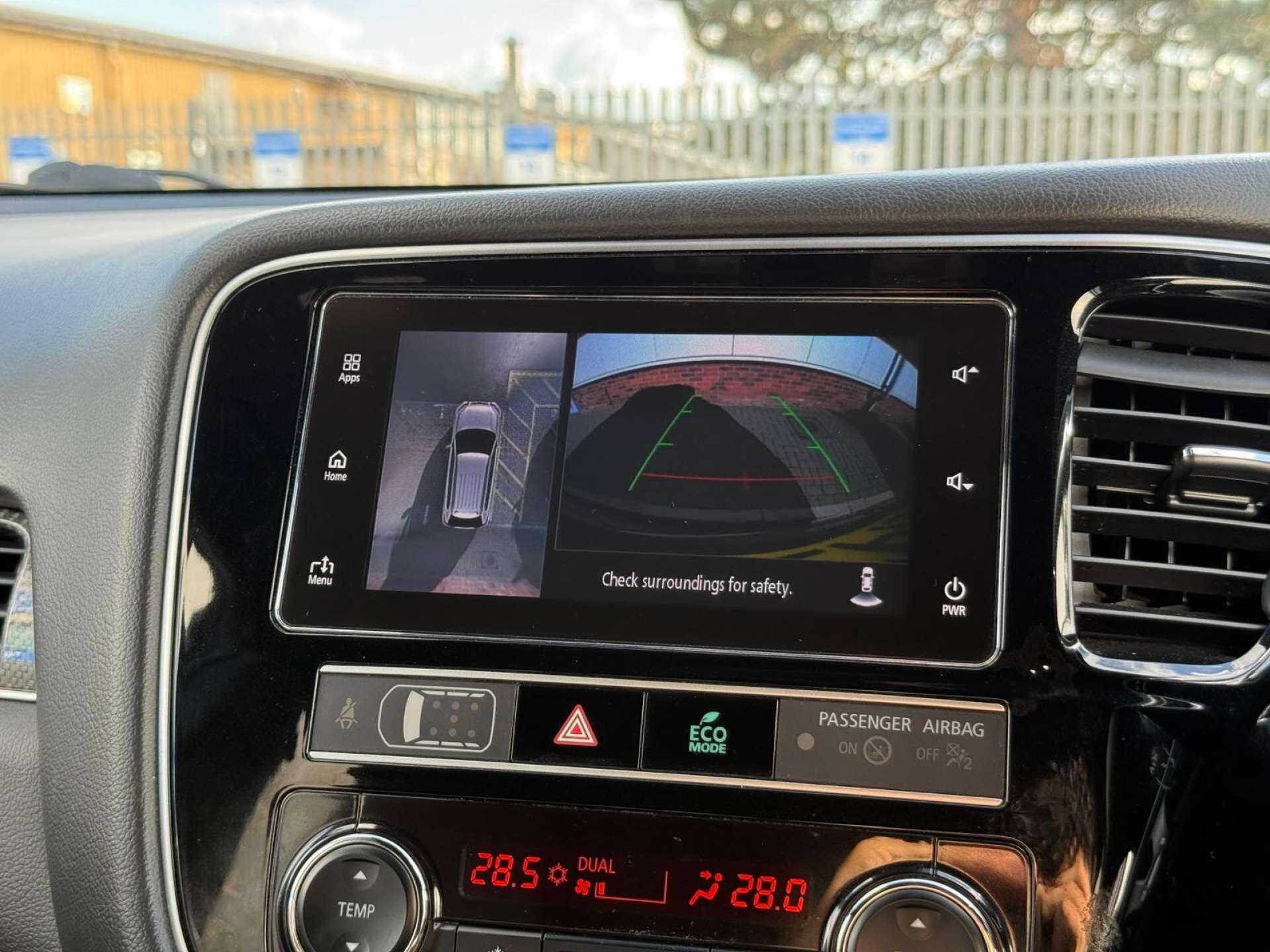 Mitsubishi Outlander view 11