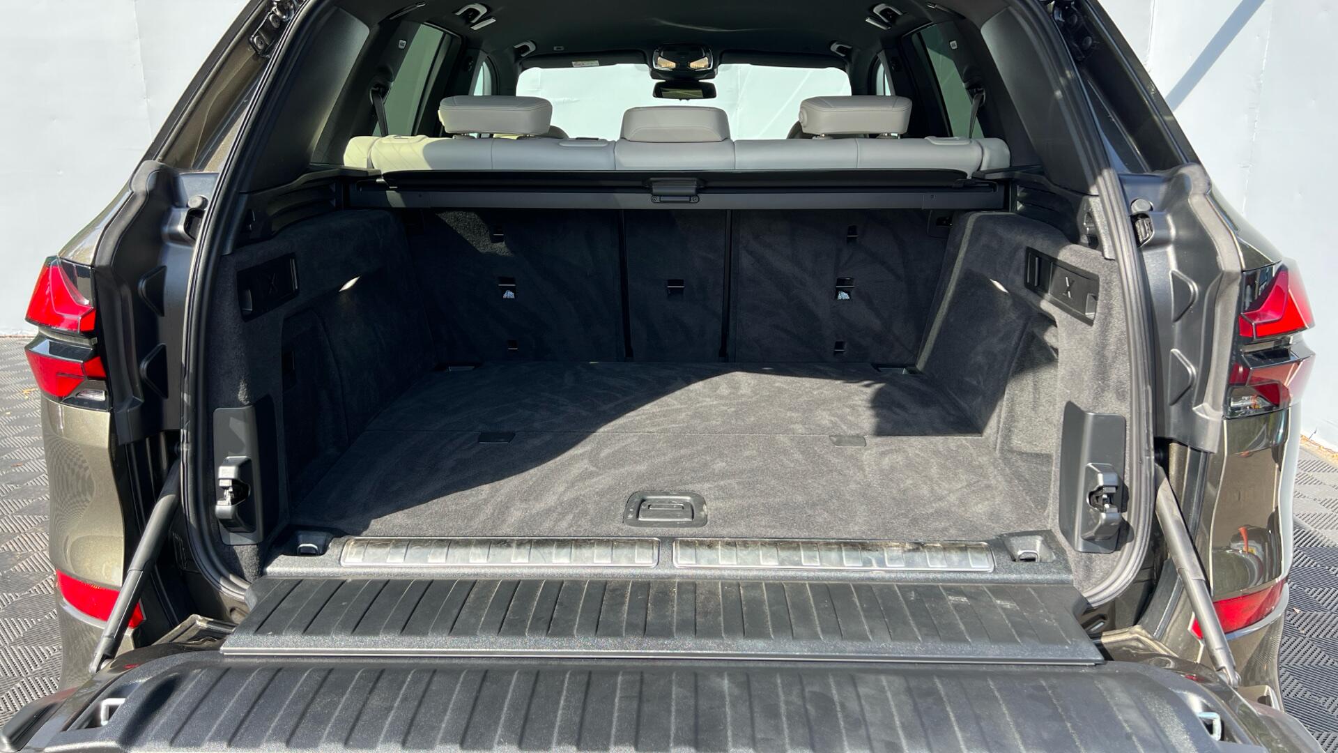 BMW X5 view 13