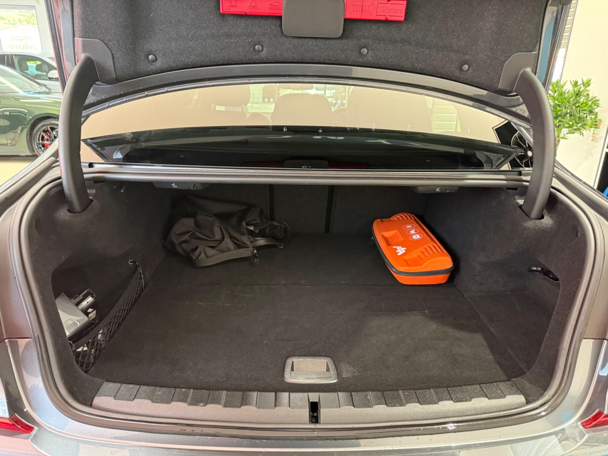 BMW 3 Series view 28