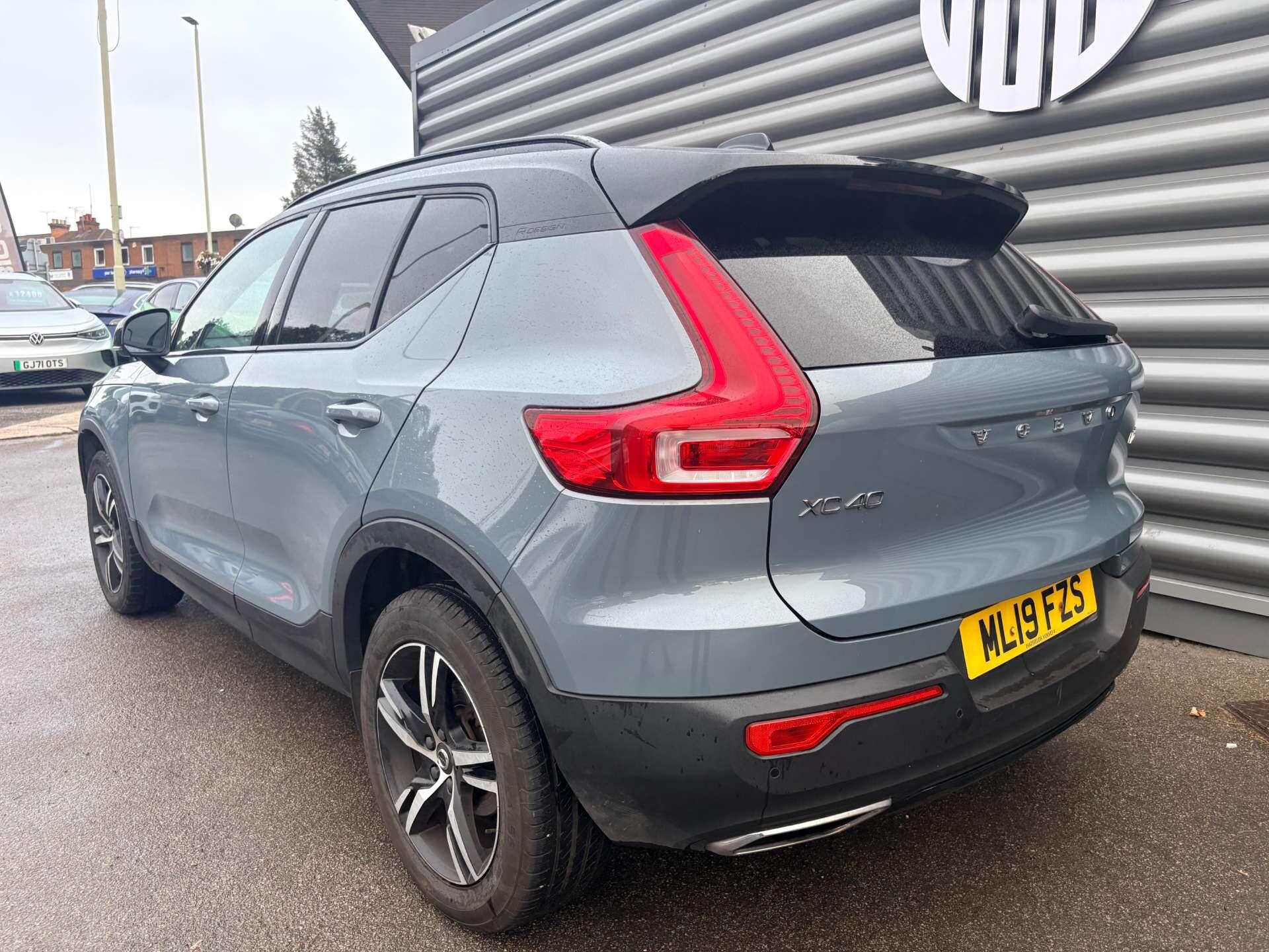 Volvo XC40 view 12