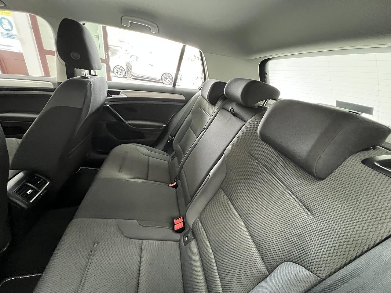 Volkswagen Golf view 18