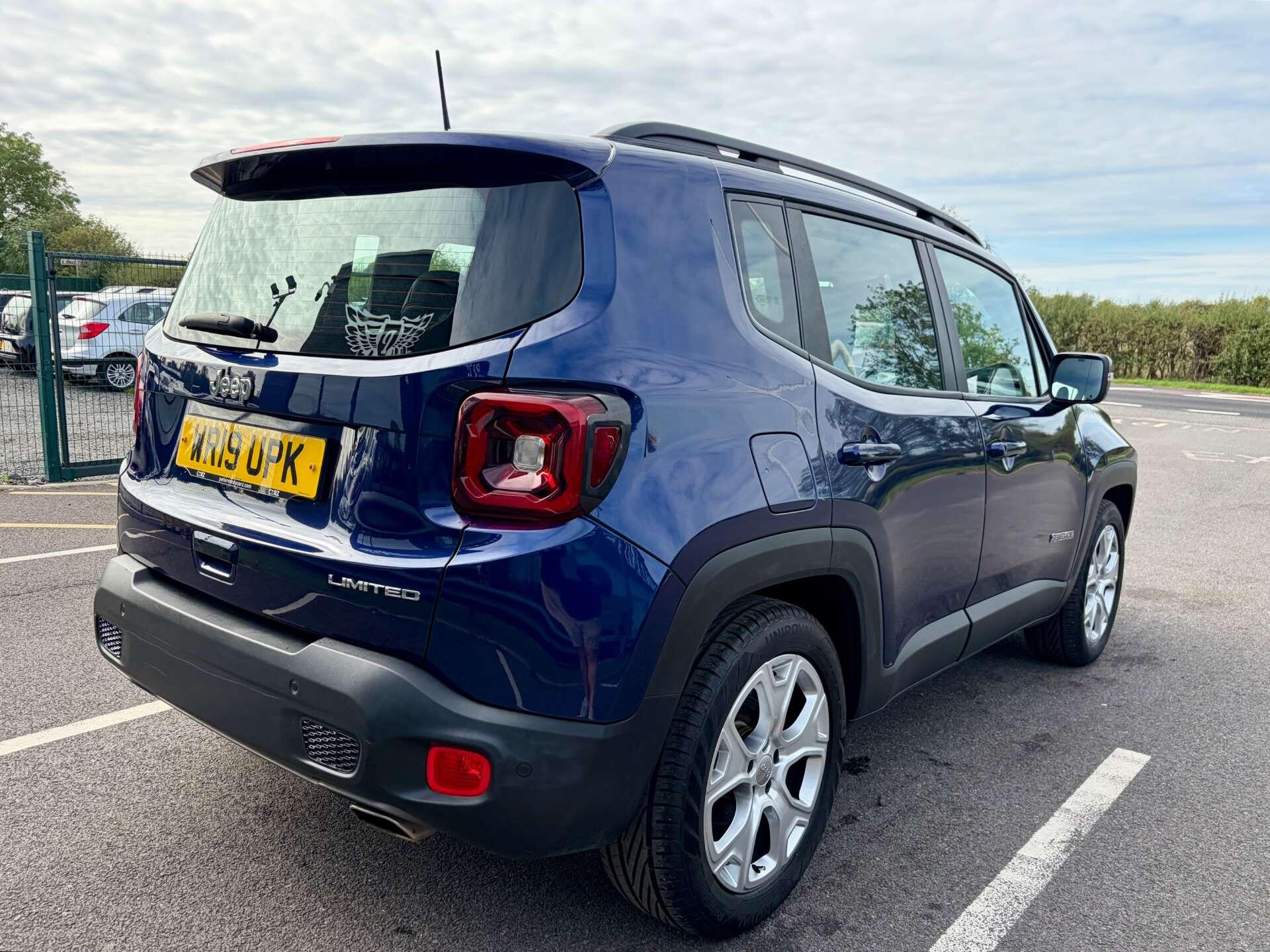 Jeep Renegade view 8