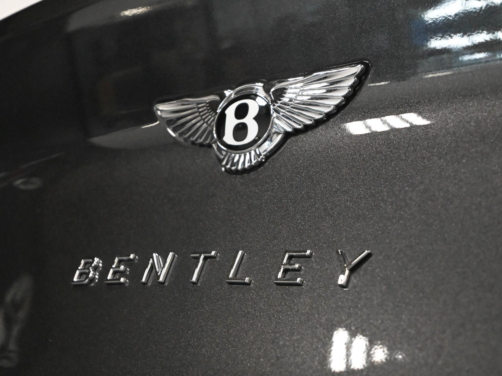Bentley Bentayga view 34