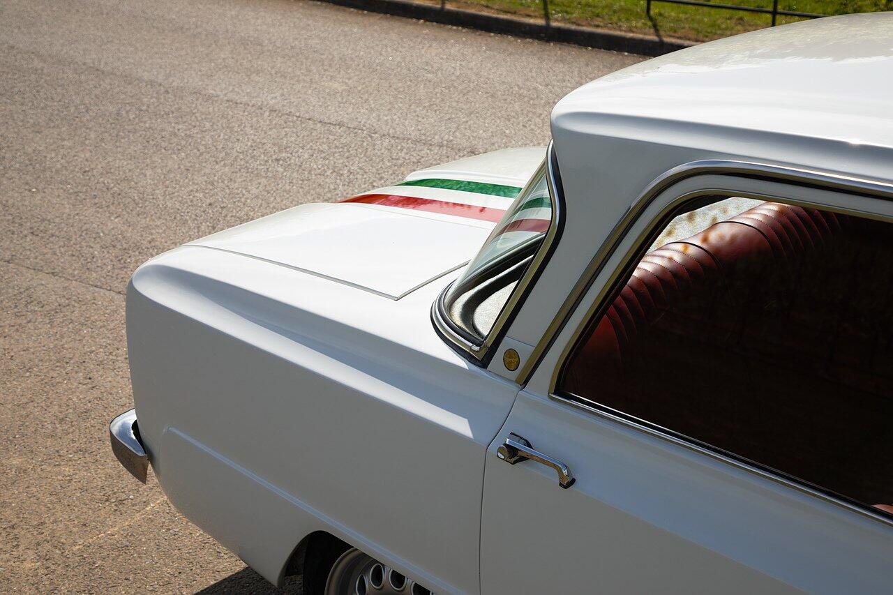 Alfa Romeo Giulia view 109