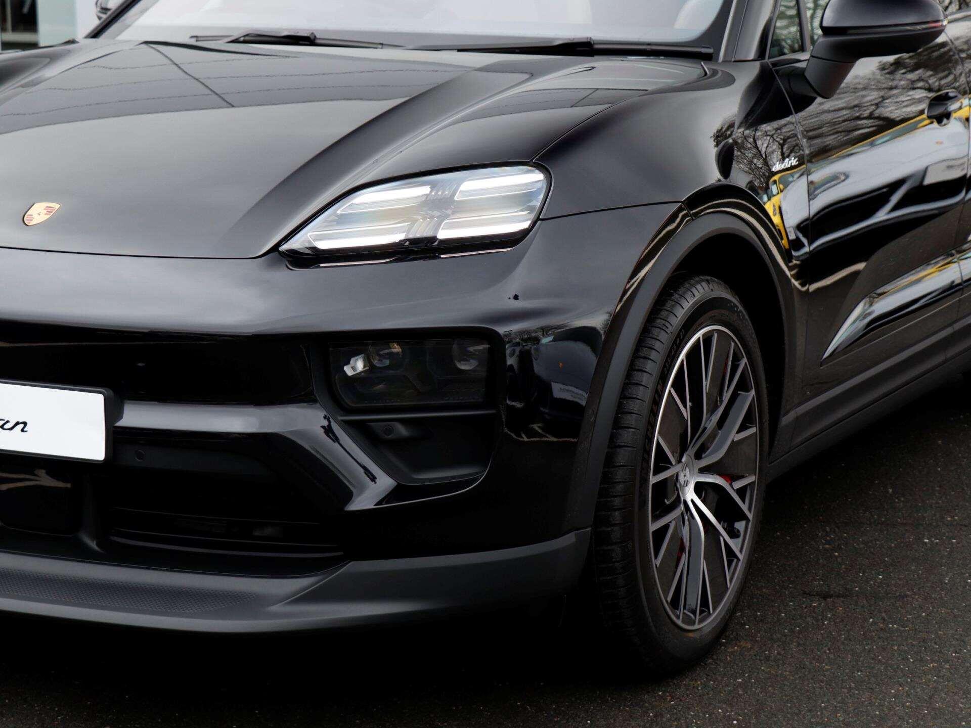 Porsche Macan view 30