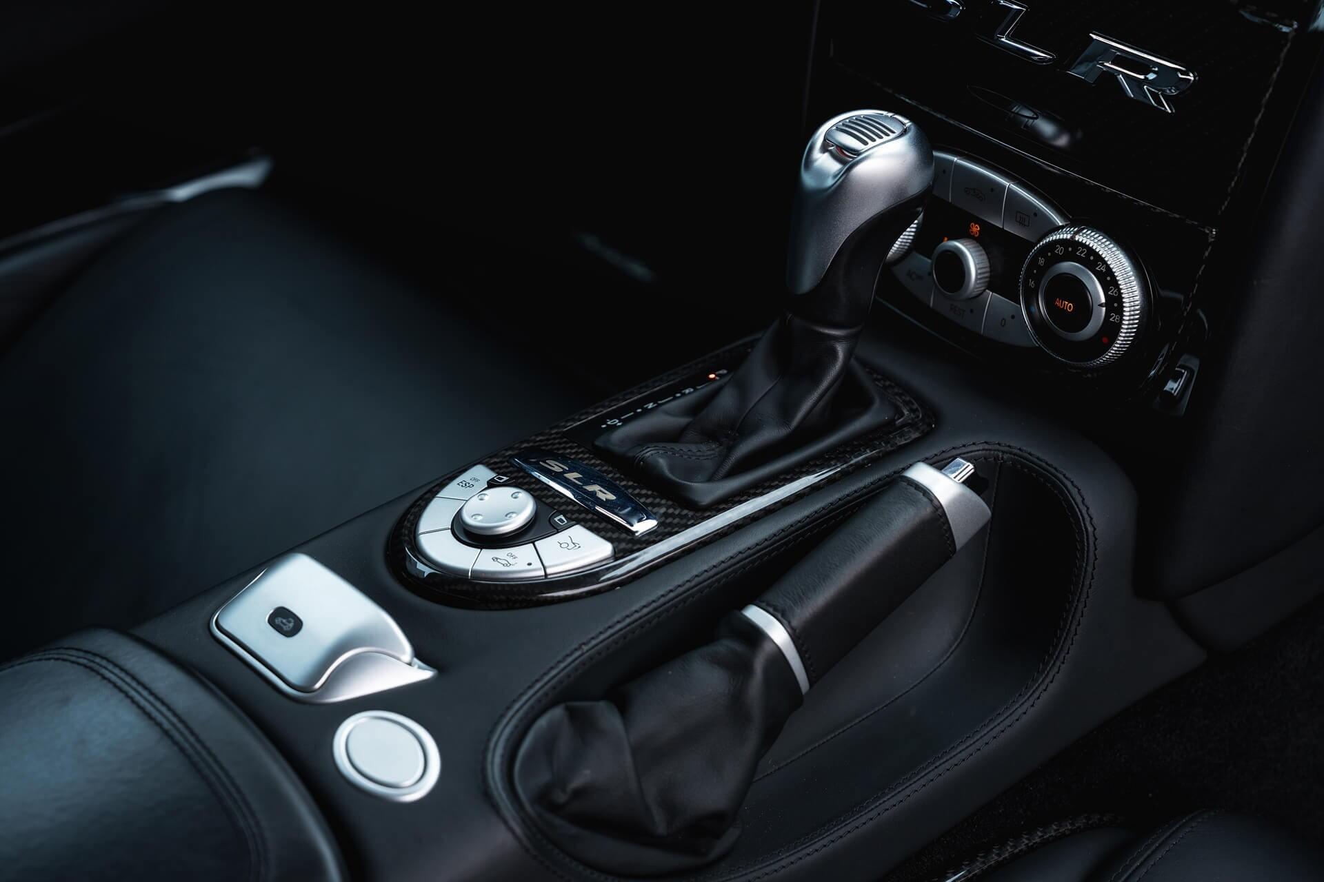 Mercedes-Benz SLR view 12