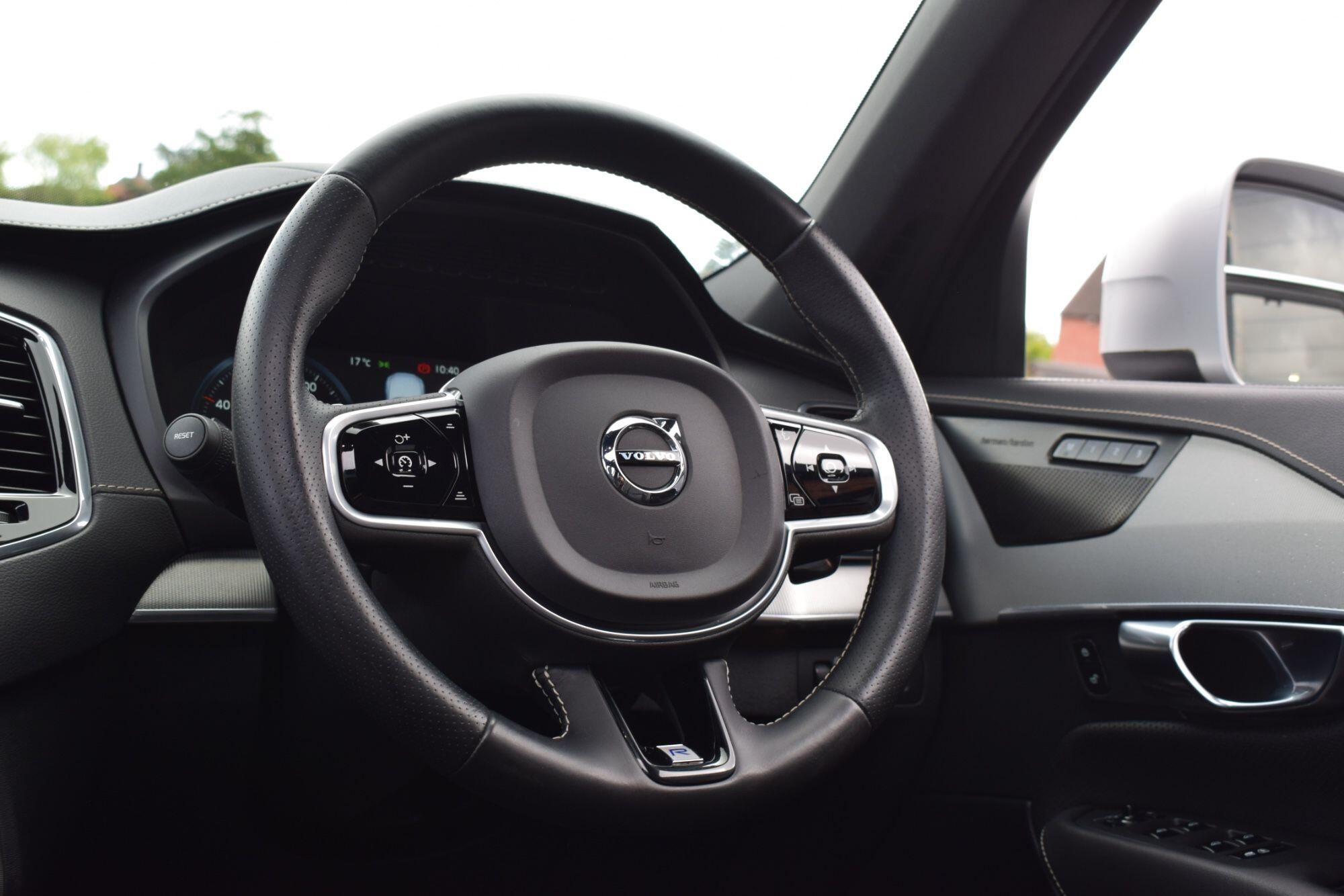 Volvo XC90 view 27