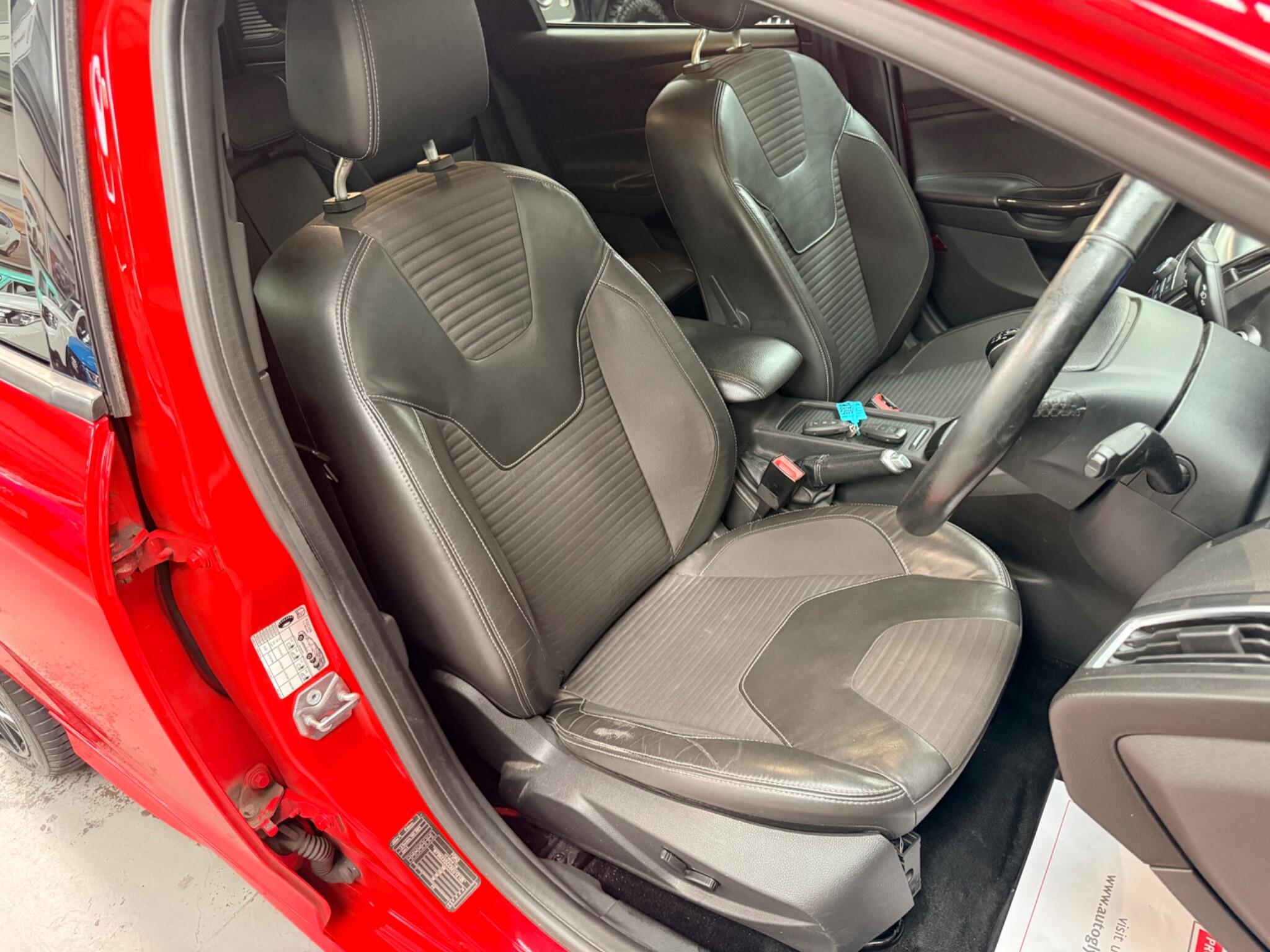 Ford Focus view 35