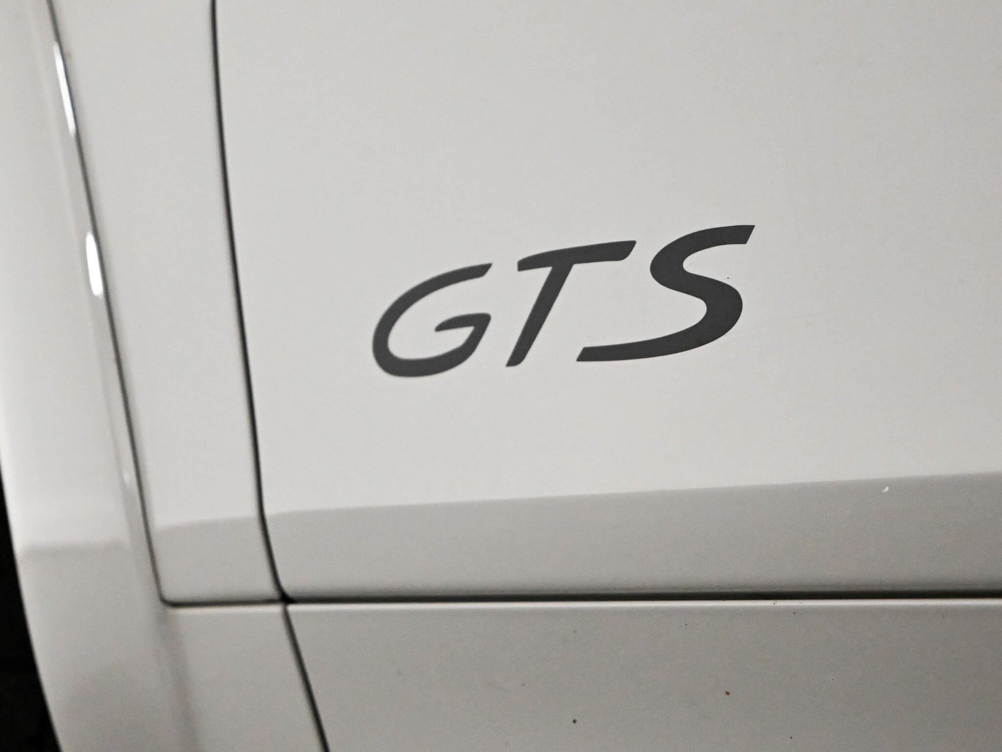 Porsche Cayenne view 34