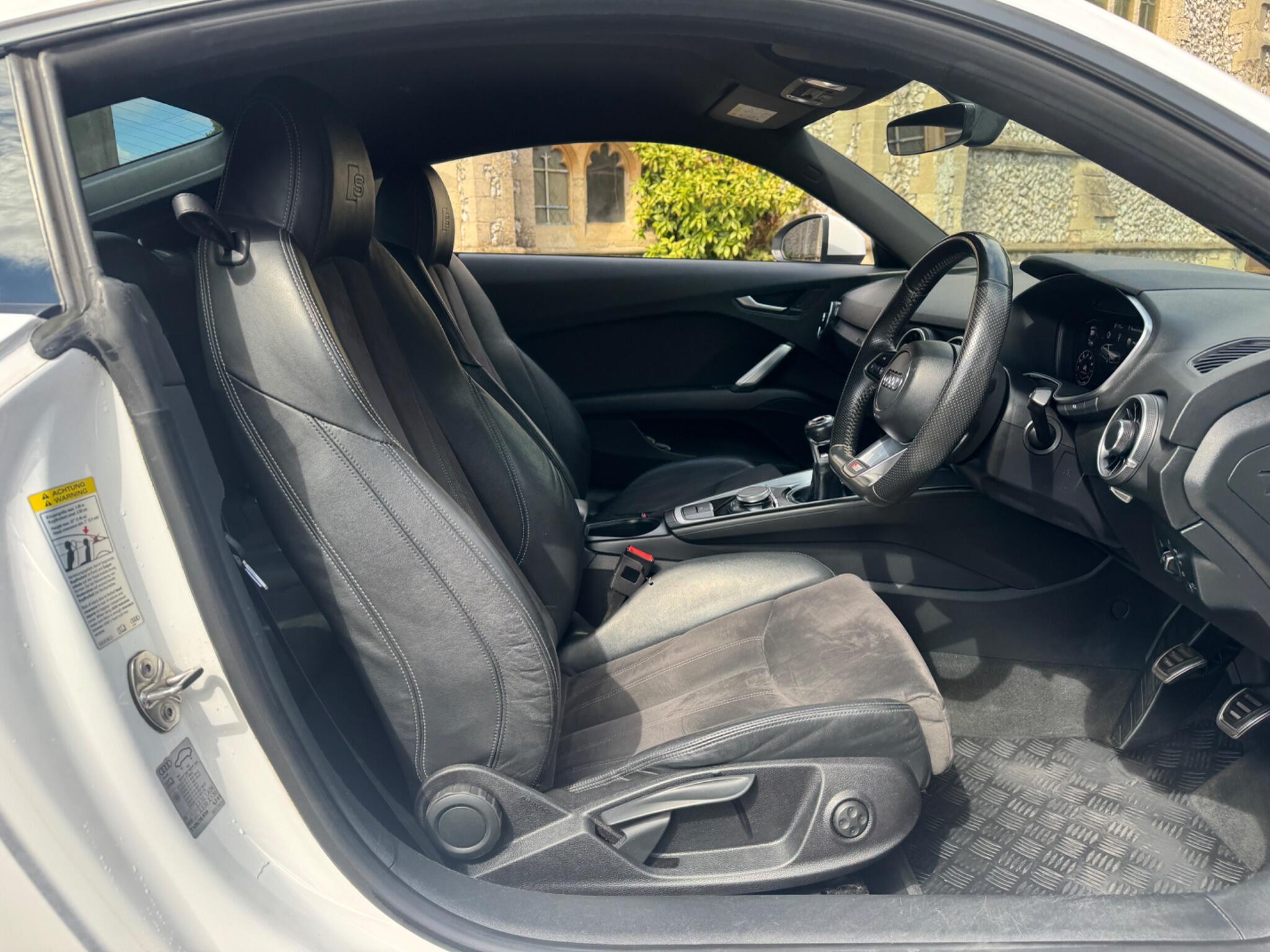 Audi TT view 32