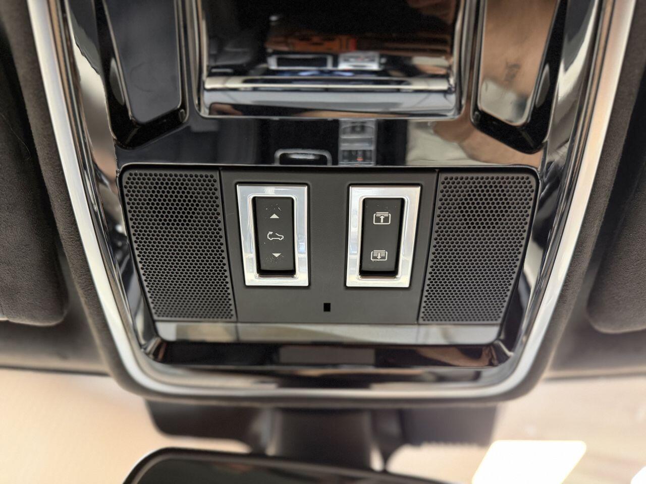Land Rover Range Rover view 64